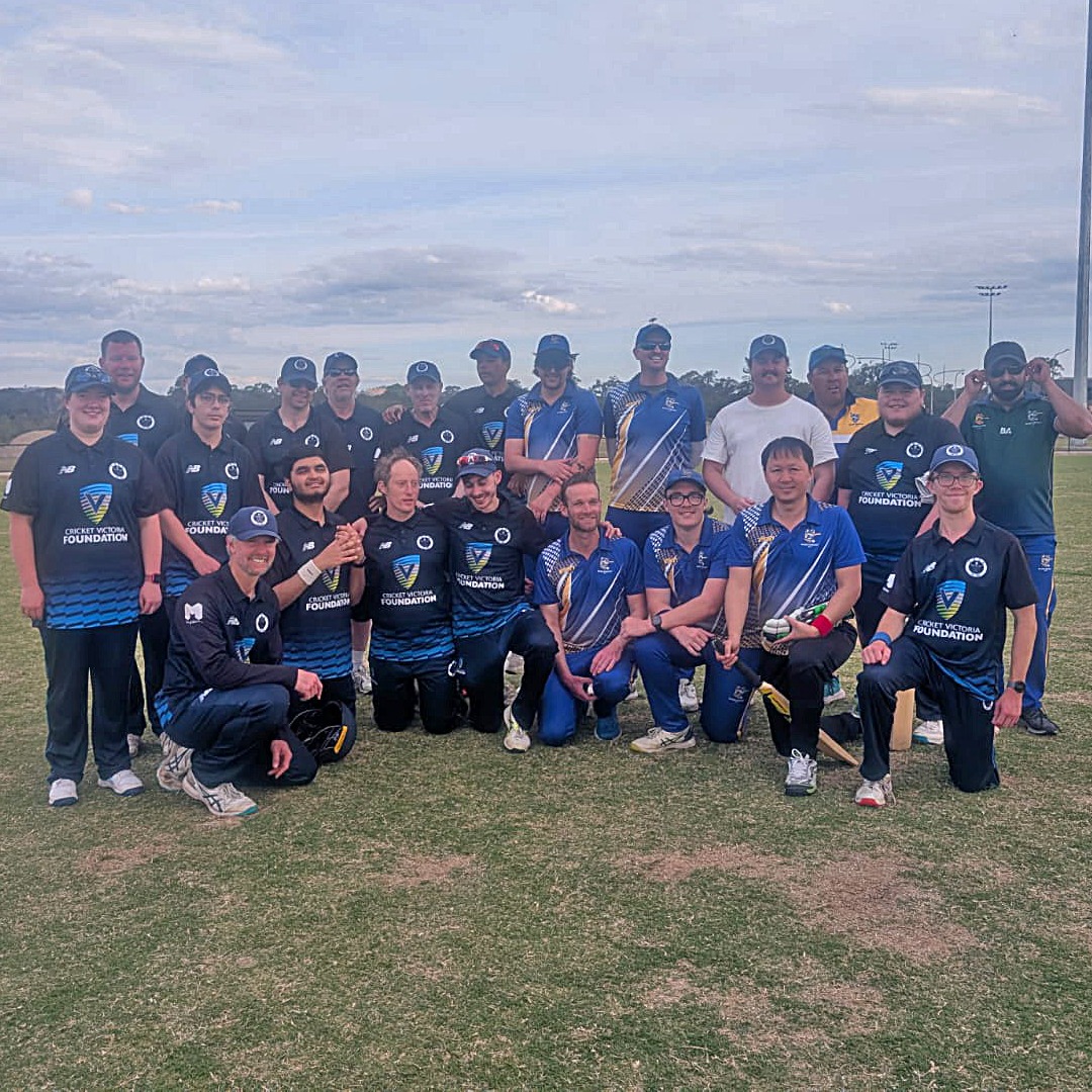 𝘽𝙖𝙣𝙠𝙨 𝙤𝙛 𝙩𝙝𝙚 𝙈𝙪𝙧𝙧𝙖𝙮🏏
Weekend wrap!
Fantastic weekend of Interstate Blind Cricket where VIC met ACT halfway in Wodonga for two days of T20 friendly competition on Nov 22nd + 23rd.
Day 1 - VICs took the choccies, posting a solid 252 which ACT were unable to chase down.
Day 2 - ACT made 233 from their innings, Vics got close falling 7 runs short in the end.
Well done to VIC debutant, 13 yr old Max Rogut who has come up through our junior program.
It was a wonderful weekend of blind cricket and a great opportunity for both VIC and ACT to develop their skills.
Huge thanks to Simon Fuller (VIC) and Chris Hartshorn / Jason Schmidt (ACT) for organising the weekend.
Also to Dean, Jodie and Jeff for driving the team (Jeff then straight onto the field to umpire!) Jodie also scored for the weekend - thankyou all!
Looking forward to our next interstate trip up to Brisbane on Dec 5th-67th to play the QLD team.
@blind_cricket_australia_bca @cricketact
*image description: photo of the victorian and ACT team members posing together with a cricket field in the background.