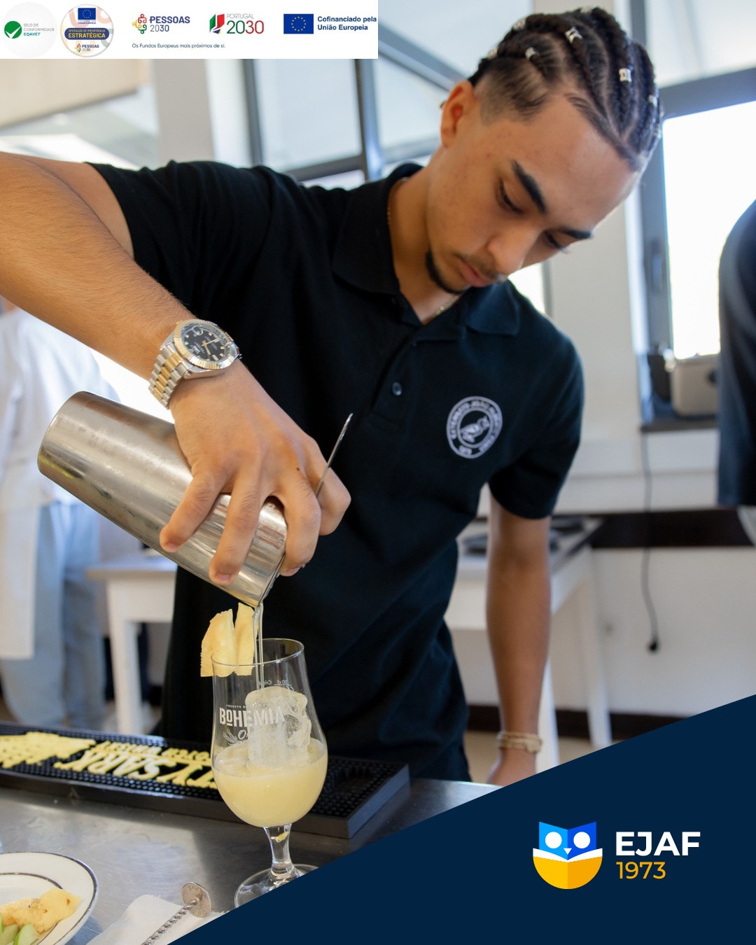 Sabias que o EJAF tem um selo europeu de qualidade na educação? 🌍✨ O EQAVET garante que o EJAF:
✅ Planeia os cursos com critérios de qualidade
✅ Avalia os resultados e progresso dos alunos
✅ Melhora continuamente a formação para preparar os alunos para o futuro
No EJAF, a qualidade europeia não é só um selo. É garantia de uma educação preparada para o século XXI 💙
#EJAF #OlhosPostosNoFuturo