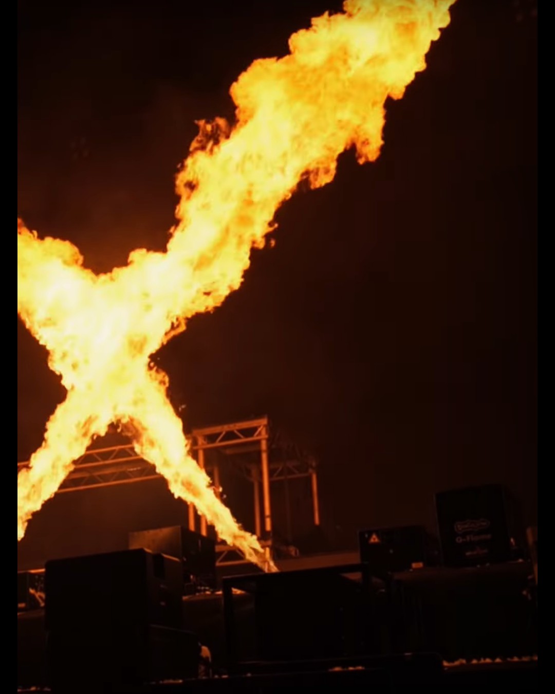 New equipment available from the Just FX hire stock! Add the @magicfxofficial FLAMEBLAZER 5-WAY to your next event 🔥🔥🔥! Liquid flame system, shooting incredibly quick flames in 5 different directions!
#flameblazer #magicfx #sfx #flames