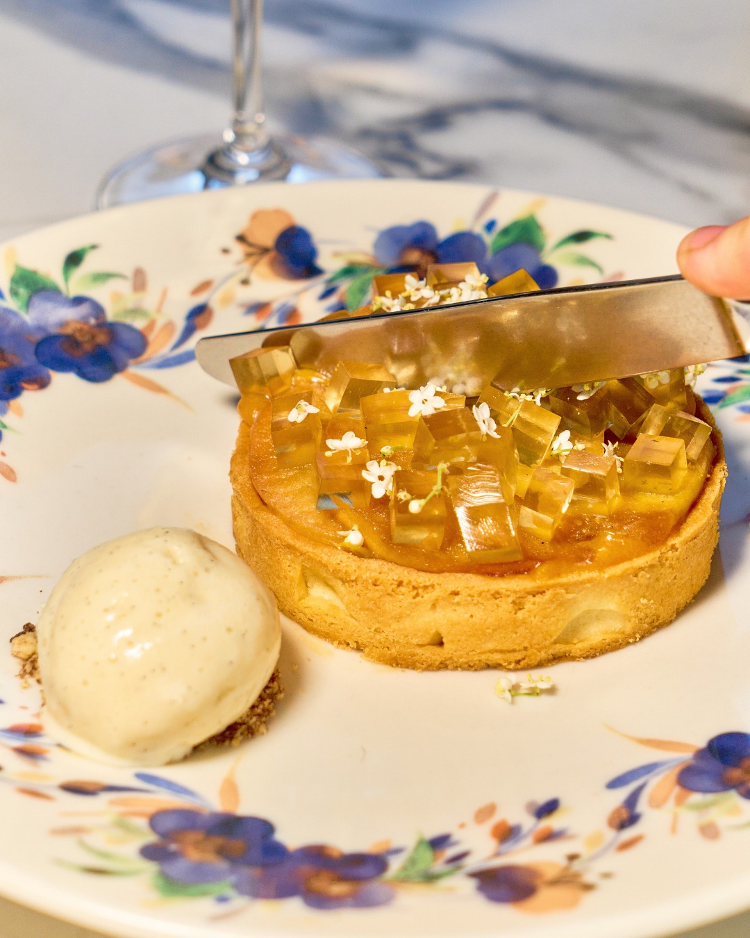 La perfección está en los detalles.
Descubre los sabores que hacen de cada postre una obra en Arango.
📍Av. de la República 157, Piso 7
Reserva en www.arangorestaurante.com
#RestaurantesCDMX #PlanEnLaCiudad #ArangoCDMX #AltaCocinaMexicana #RooftopCDMX