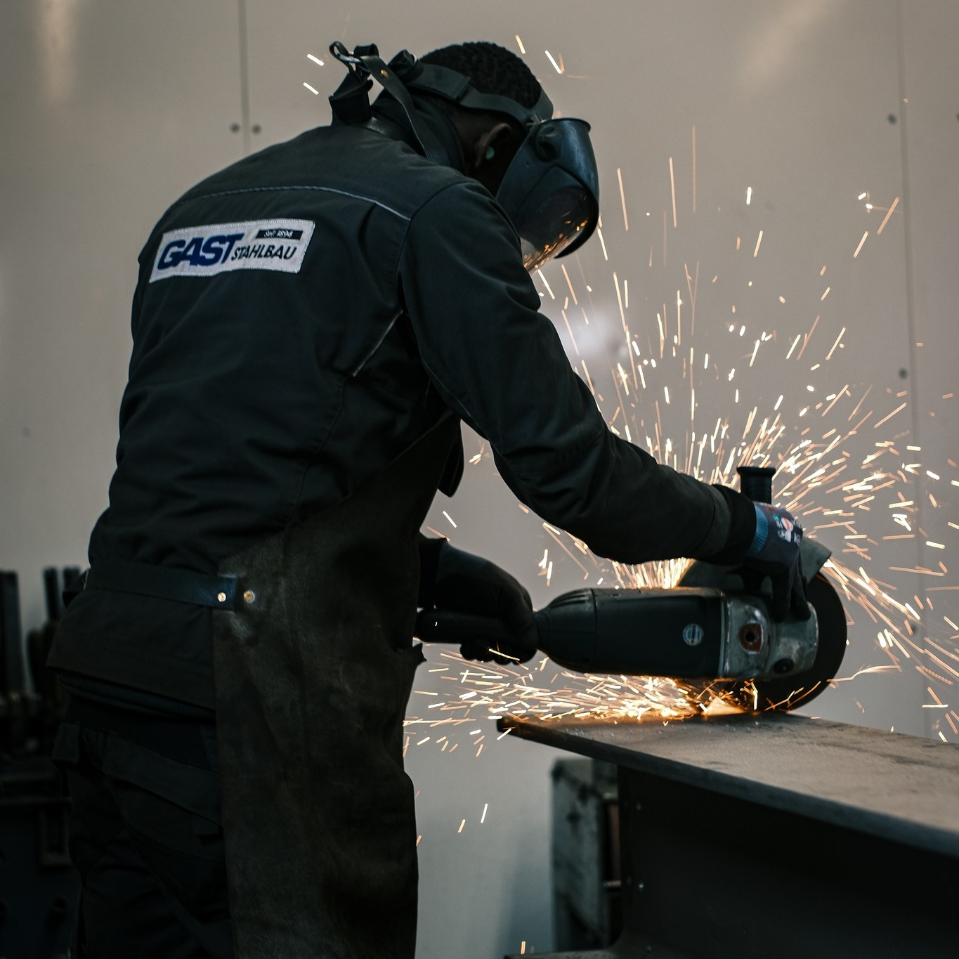 Aus Funken wird Fortschritt.
Der Funkenflug zeigt, was wir täglich leisten – mit Können, Kraft und Erfahrung.
#teamGAST #Werkstatt #funken