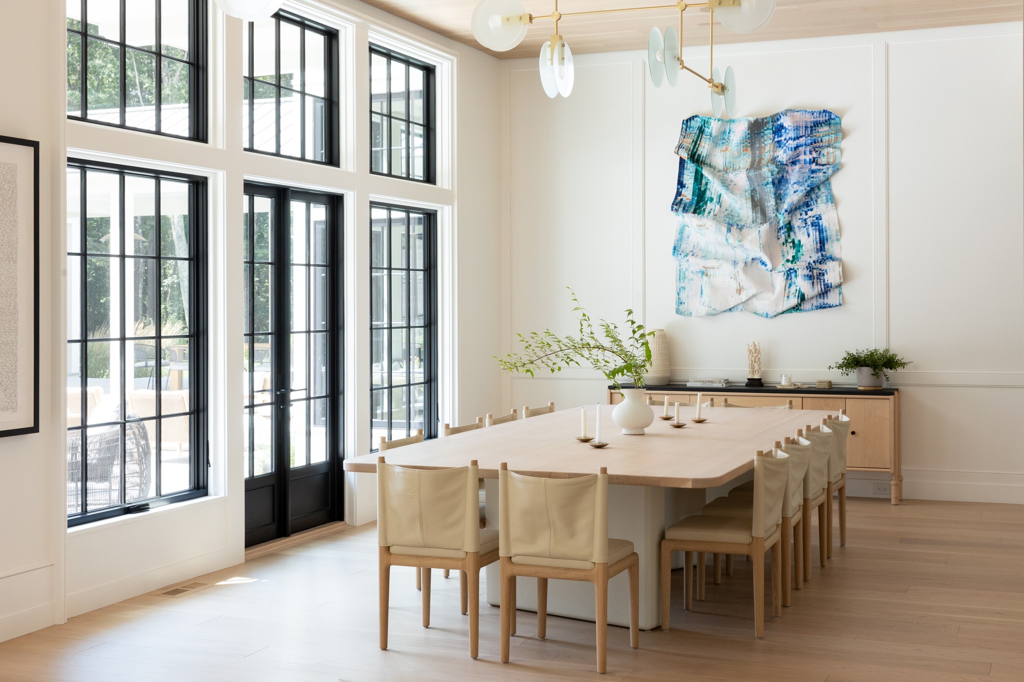 Grateful for spaces that bring everyone together. 🍂✨ Here’s to good food, full hearts, and a table made for lingering a little longer.
Photograph: @emilyobrienphoto_design
Architect: @mcalpinehouse
Interior Design: @changoandco
#customhomebuilder #luxuryhomes #newenglandhomes #finecraftsmanship #curbappeal #classicarchitecture #luxurybuilder #custommillwork #homeexteriors #buildersofinstagram #designbuild #coastalnewengland #homeinspiration #exteriordesign #craftsmanstyle