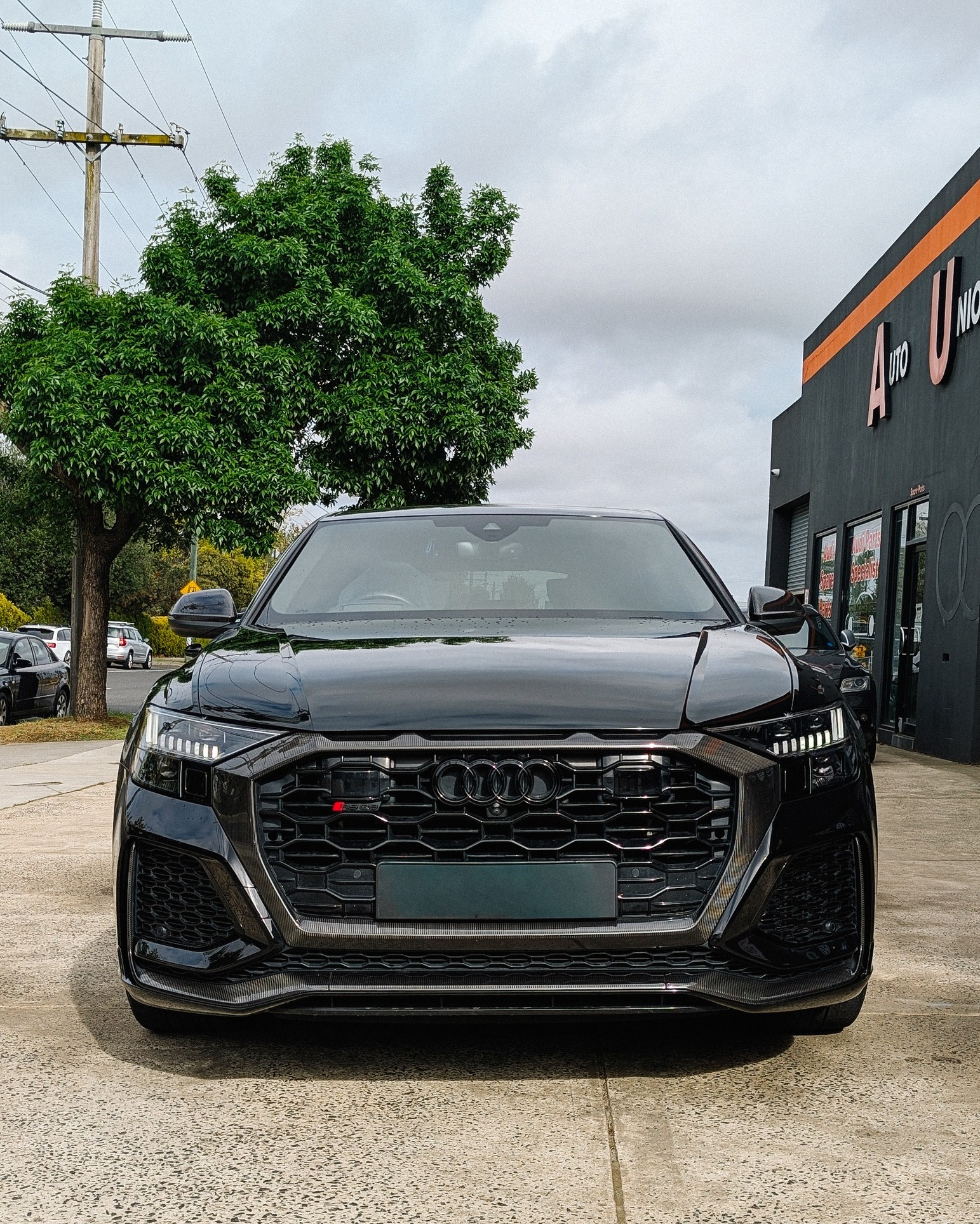 You don't see many of these SUV's on the road especially when it is optioned with a carbon pack from factory.
✅ Logbook service & DSS record
✅ Cabin Filter replacement
✅ Brake Fluid replacement
🌏 autounion.com.au
☎️ (03) 9563 2011
✉️ service@audservice.com.au
📍 Oakleigh, VIC