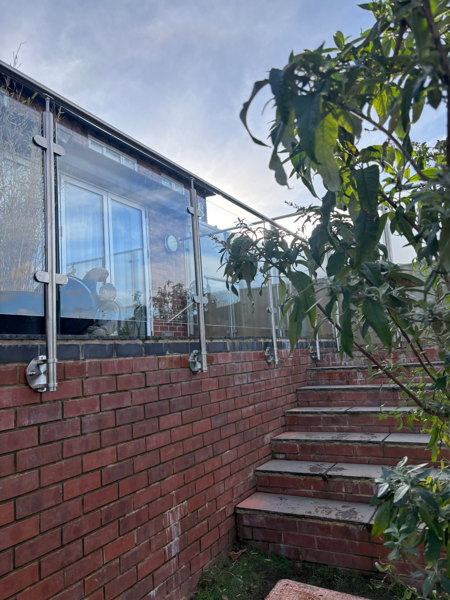 âď¸ It was â3°C when this balustrade was fitted â but that didnât stop our determined team! âď¸
Dedicated to quality, whatever the weather.
⨠A modern side-fitting glass balustrade, complete with 1800mm privacy panels for a stylish, practical solution. â¨
This installation combines the strength and elegance of a stainless steel and glass balustrade system with tall frosted privacy screens, giving the customer a protected, comfortable outdoor space without closing it in.
Key features of this project:
đš Side-fitting stainless steel posts to maximise usable patio area
đš 1800mm high privacy glass panels â a clean, modern alternative to fencing
đš Toughened safety glass for long-term durability and security
đš Handrail and stair sections matched throughout for a seamless finish
đš Maintains an open feel while adding essential privacy
A perfect solution for raised patios and gardens that are overlooked â privacy without sacrificing light or space.
đŠ Message us for a free quote.
premierglassbalustrades.co.uk
#GlassBalustrade #PrivacyGlass #FrostedGlass #SideFittingBalustrade #ModernGarden #GardenPrivacySolutions #OutdoorLiving #RaisedPatio #StainlessSteelBalustrade #ToughenedGlass #ColdWeatherWork #HomeRenovationUK #ContemporaryGardenDesign #PatioIdeas #PremierGlassBalustrades