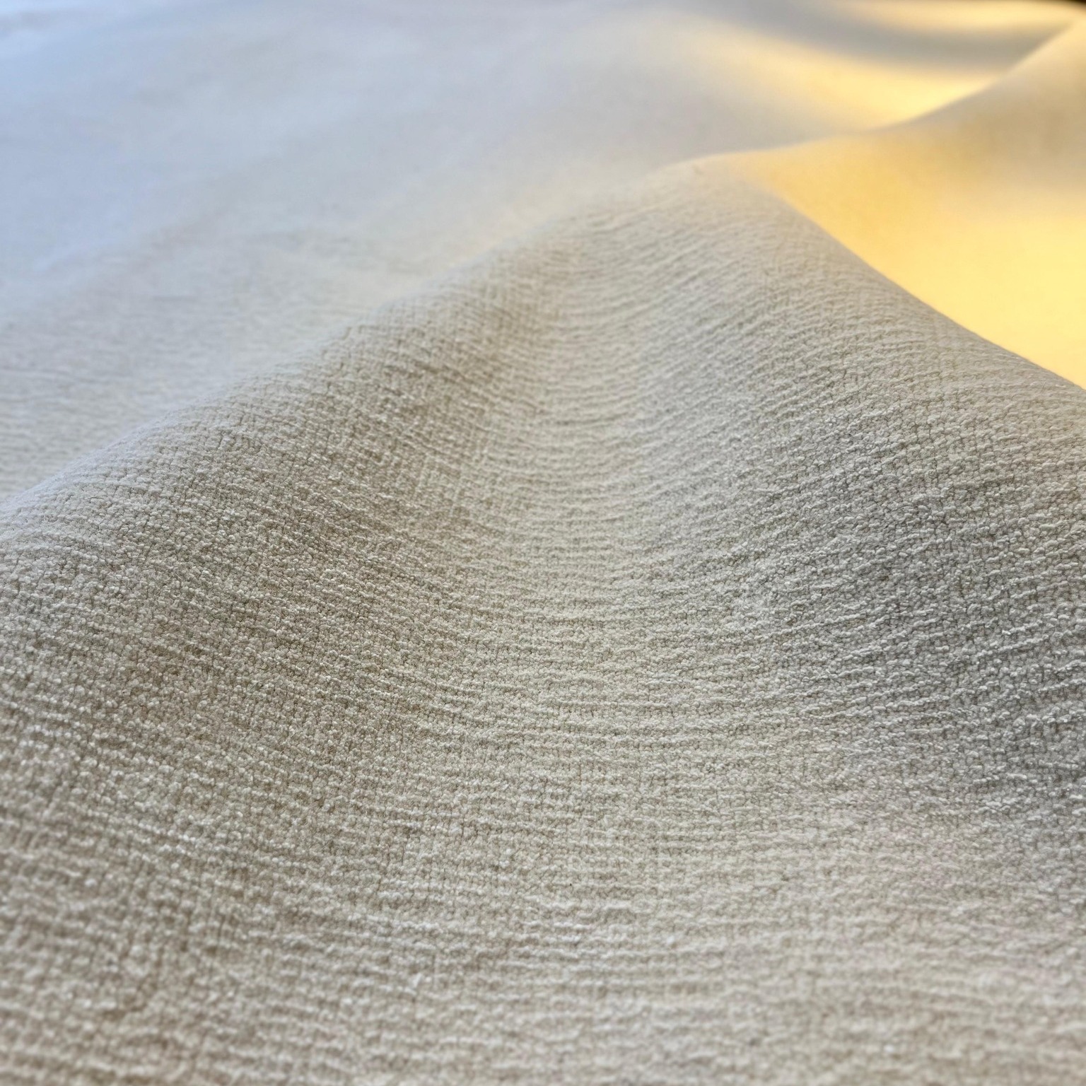 Com sua textura macia e tom off-white uniforme, o Tapete Snow traz aquela sensação de aconchego silencioso que transforma qualquer espaço em refúgio. Seu visual clean valoriza a luz, amplia o ambiente e harmoniza com qualquer paleta do moderno ao natural.
Consulte mais sobre o modelo visitando nossas lojas.
📍Rua Henrique Schaumann, 498 - Pinheiros | SP
São Paulo: (11)93044-1854
Caxias do Sul: (54) 3027-1234
.
.
.
.
#kiantapetes #arqdecor #interiordesign #sofisticacao #personalidade #estilo #tapetesimportados #decoração #homedecor #homesweethome #designinterior #arqlovers #confort #casadecorada #TapeteLuma #DesignAconchegante #TapeteSilky