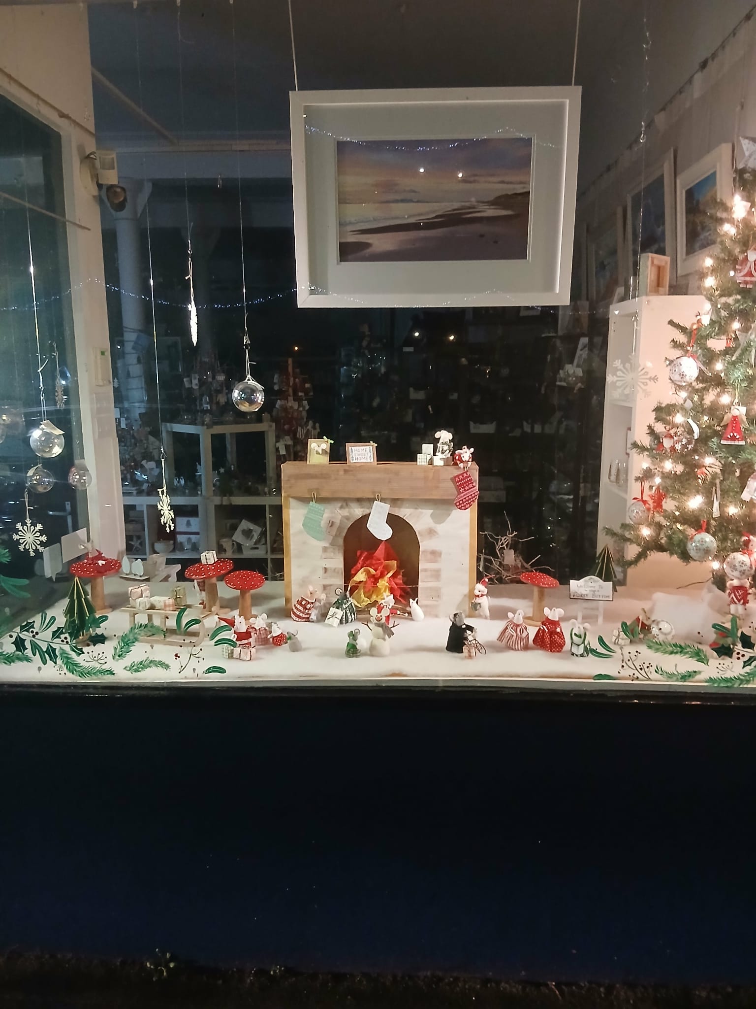 The Mice from The Village of Furry Bottom have been busy getting our window ready for Christmas ! πππ