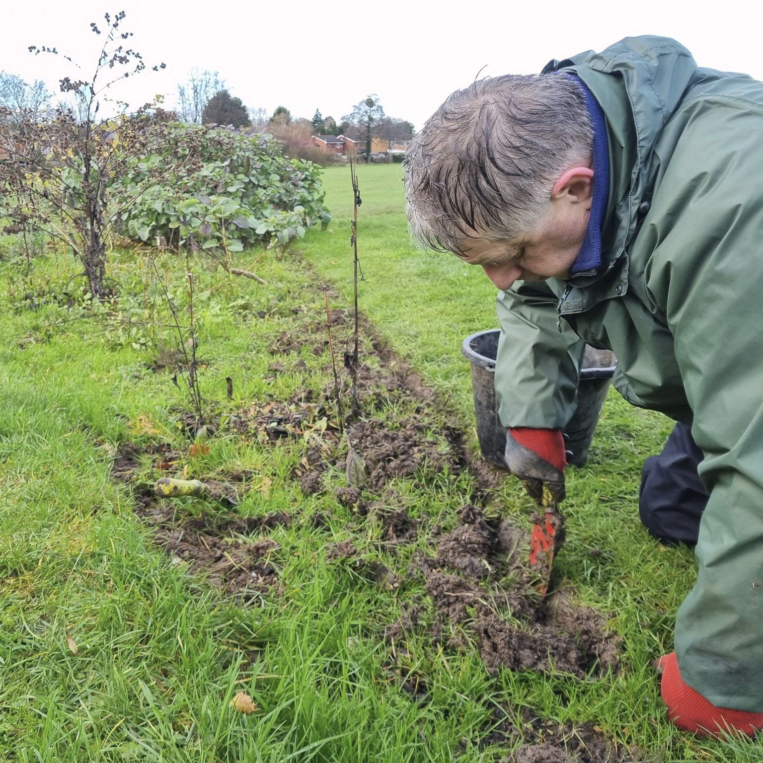 Tidying up a small corner of #PebbleMill #PlayingFields #ForestGarden in #SellyParkSouth last week! The dedication of our volunteers never ceases to amaze us.