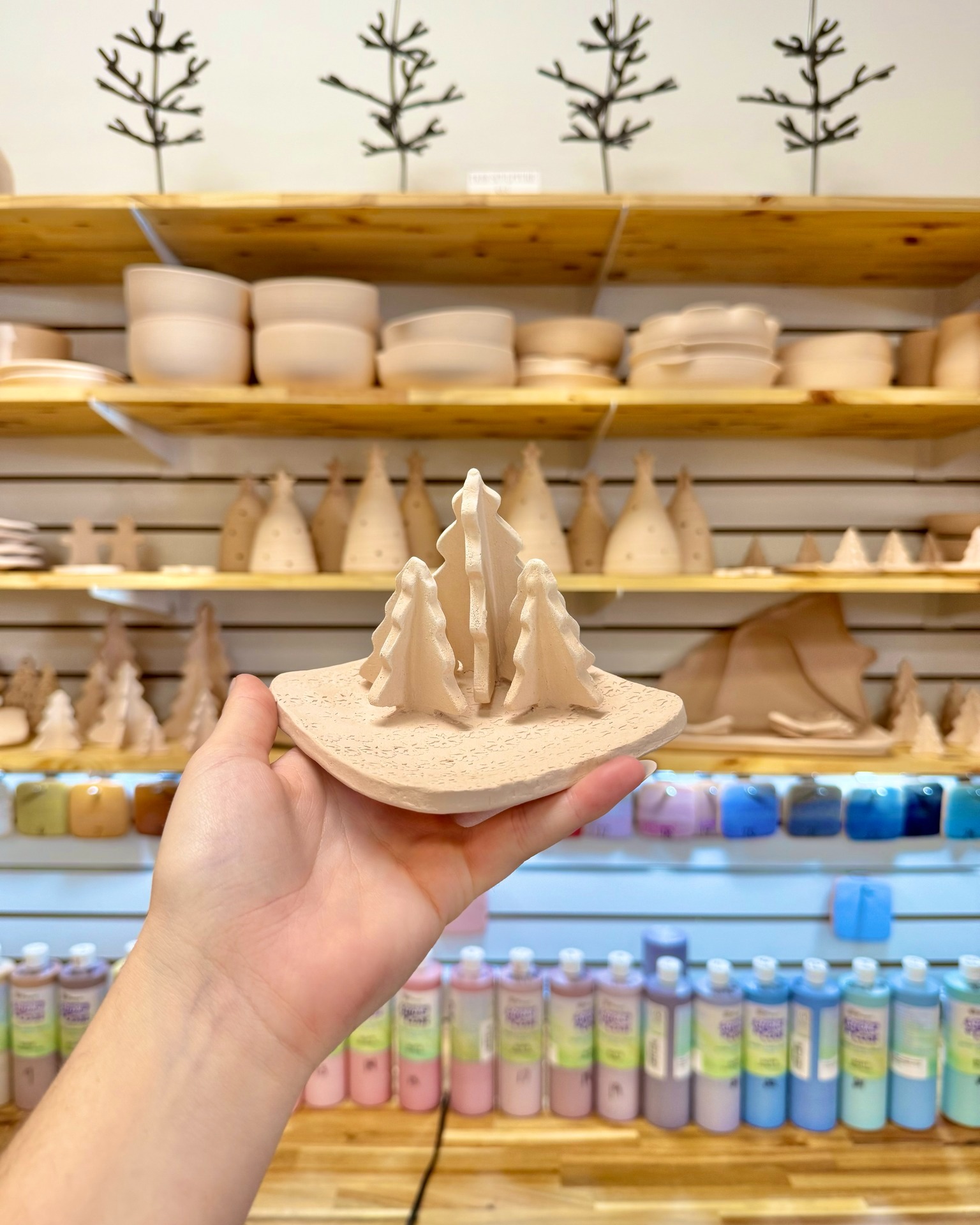 Looking for a festive activity with the fam? Come glaze-your-own pottery, even on Christmas Eve!🎄✨
We'll be open 4:00-8:00pm tomorrow and 10:00am-6:00pm Wednesday (Christmas Eve).
📍Address: 126 W. Main Street, Pilot Mountain, NC
All final kiln-fired pieces are microwave, dishwasher, and food safe!
Spend time together, get creative, and take home a handmade keepsake to remember the season.💜
#FamilyActivities #PaintYourOwnPottery #PilotMountainNC