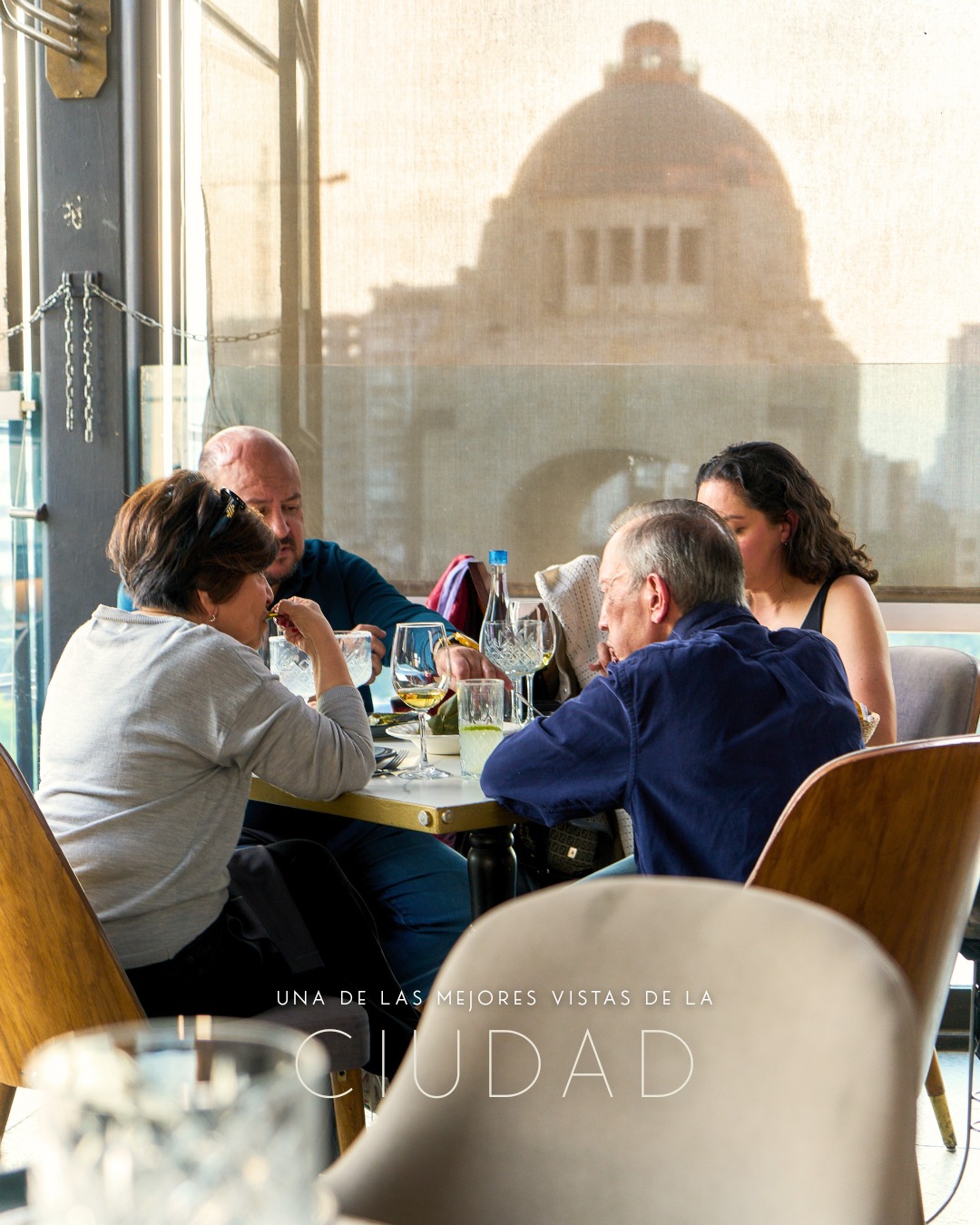 Una mesa, una vista, una experiencia que solo se vive en Arango.
Reserva en arangorestaurante.com
📍Av. de la República 157, Piso 7
#RestaurantesCDMX #PlanEnLaCiudad #ArangoCDMX #AltaCocinaMexicana #RooftopCDMX