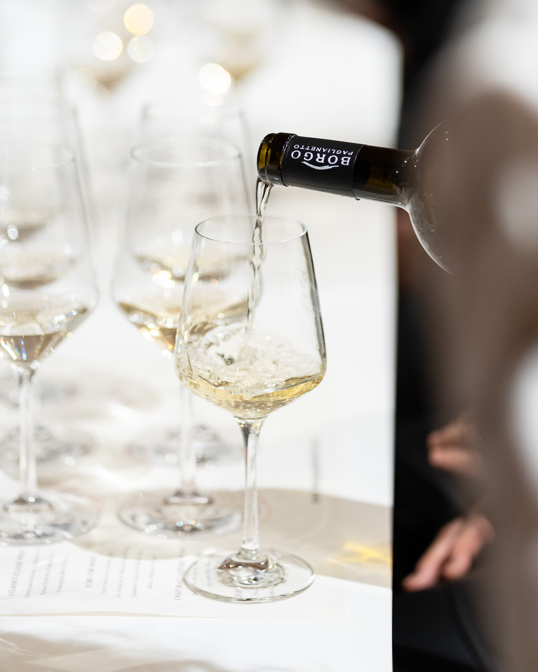 Domenica 30 novembre si è svolta la nostra "Verticale di Vertis": una serata dedicata all’essenza più profonda del Verdicchio di Matelica, nella sua espressione più alta firmata Borgo Paglianetto.
Accanto a noi, ospiti illustri come Stefano Isidori (Presidente BIS Marche), @pierpaolorastelli (curatore regionale Gambero Rosso) e @nicholasbratti (sommelier Della Gioconda), che con passione e competenza hanno raccontato il nostro amato Verdicchio.
Insieme a loro, il nostro cantiniere ed enologo interno Francesco Tavolini e il nostro commerciale Marco Vecchioli hanno guidato gli enonauti in un viaggio sensoriale iniziato con l’anteprima speciale 2023 e concluso con un tuffo nel passato, fino all’annata 2018.
A rendere perfetta una serata già straordinaria, l’eccellenza gastronomica firmata @ristorante.misidia, in armonia con un vino d’eccellenza e relatori d’eccezione.
Che cosa porterà il nuovo anno?
Restate connessi.
On Sunday, November 30th, we hosted our Verticale di Vertis: an evening devoted to the deepest soul of Verdicchio di Matelica, showcased in its most elevated expression by Borgo Paglianetto.
We were honored to welcome distinguished guests such as Stefano Isidori (BIS Marche President), Pierpaolo Rastelli (Gambero Rosso regional curator), and Nicholas Bratti (sommelier at Della Gioconda), who passionately unveiled the story and character of our beloved Verdicchio.
Alongside them, our cellar master and in-house winemaker Francesco Tavolini and our sales representative Marco Vecchioli guided wine lovers through a sensory journey starting with the special preview of the 2023 vintage and traveling back in time to the 2018 release.
To crown a night driven by outstanding voices and an exceptional wine, the exquisite cuisine by Misidia created a perfect harmony.
What will the new year bring?
Stay tuned.
#borgopaglianetto #verdicchiodimatelica #vinoitaliano #organic #madeinitaly #matelica #winelovers #vecchieannate