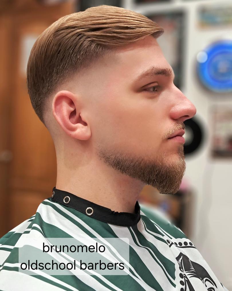 🇫🇷⬇️
Nein, das ist kein KI-Schnitt – das ist pure Präzision.
Echte Barberkunst, die man sieht und spürt.
Jeder Übergang, jede Linie: handgemacht und perfekt gesetzt.
Made by Bruno.
Non, ce n’est pas une coupe faite par l’IA – c’est de la précision pure.
Un vrai savoir-faire de barber, ça se voit et ça se ressent.
Chaque dégradé, chaque ligne : fait à la main, parfaitement exécuté.
Signé Bruno.