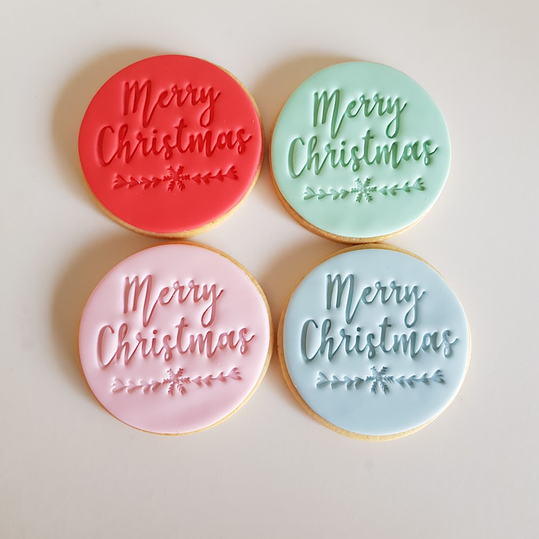 The Maree Bakes Christmas Menu is finally here! If you're looking for delicious treats, easy desserts and great gifts you need to order from our Christmas menu now!
With delicious natural flavours and custom designs your friends and family will be fighting to eat the last bite of these delicious baked goods this festive season!
From nougat and peanut brittle to gingerbread, sugar cookies and dessert boxes. There's something to make everyone's Christmas sweeter.
Don't spend hours, baking, packaging and wrapping gifts this year. Simply head to our website to take a look and get those tasks ticked off your Christmas list now!