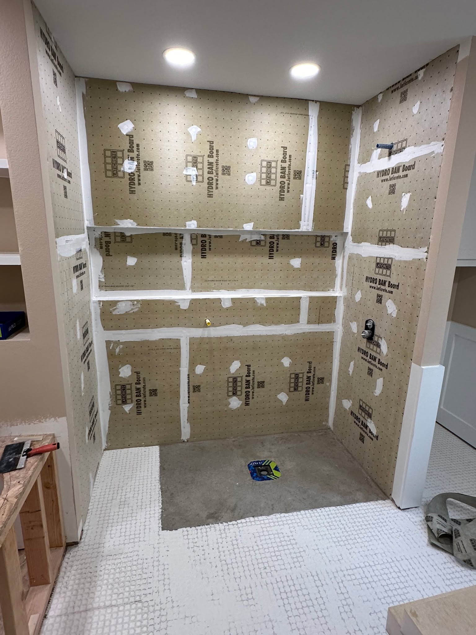 Tile preparation is completed with another premium @laticrete shower system on another curbless shower. Next up are final pictures!
#abovestandardsllc #postoakproject #centralarkansasremodeling #remodeling #residentialhomes #residentialremodeling #tileprep #curblessshower #laticrete