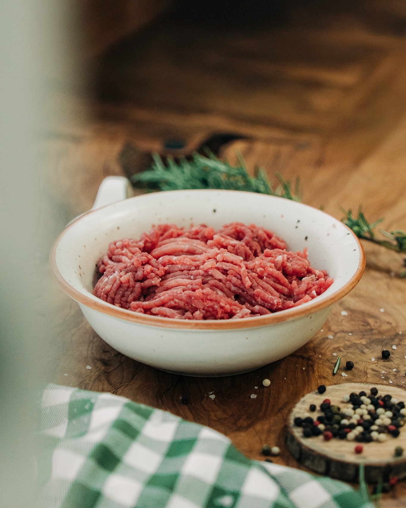 Los canelones de carne: un clásico que nunca falla en Navidad ✨🎄
Si hay una receta que no puede faltar en vuestras mesas estas fiestas, son los canelones rellenos de carne… y más aún cuando están hechos con nuestra carne picada ecológica, tierna, sabrosa y de calidad 🥩🌿
Perfectos para compartir, para repetir y para disfrutar sin prisa.
Porque la Navidad sabe mejor cuando se cocina con ingredientes de verdad. ❤️
¿Quién se anima a prepararlos este año? 🎄
#carniceriarobres #carniceriaecológicarobres #ganaderíaextensiva #km0 #transhumancia