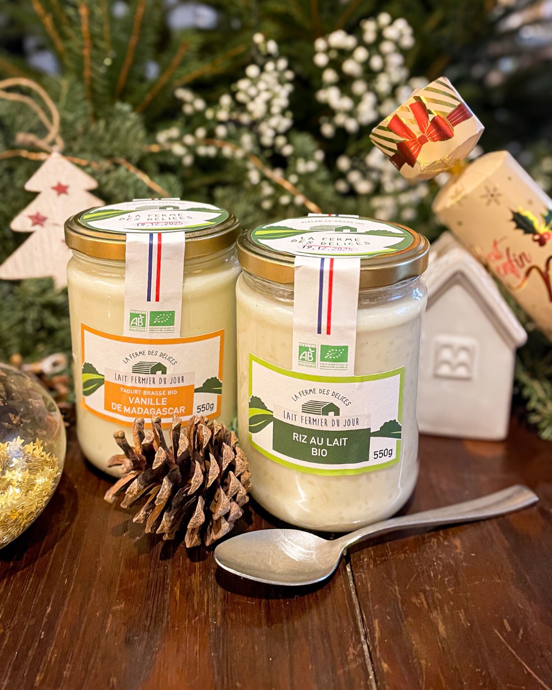 🎄 Le top départ du marathon des fêtes est imminent !
Alors, prêts pour les grandes tablées du matin au soir ? 😍
Pour accompagner vos petits-déj' et vos desserts légers :
➡️ Pensez à nos yaourts fermiers !
Crémeux, et tellement bons que même Mamie en reprend ✨
Retrouvez-nous dans le 35, 22 et 56 🥛💛
____
#lafermedesdelices #repasdenoel #yaourtfermier #plelanlegrand #yaourt