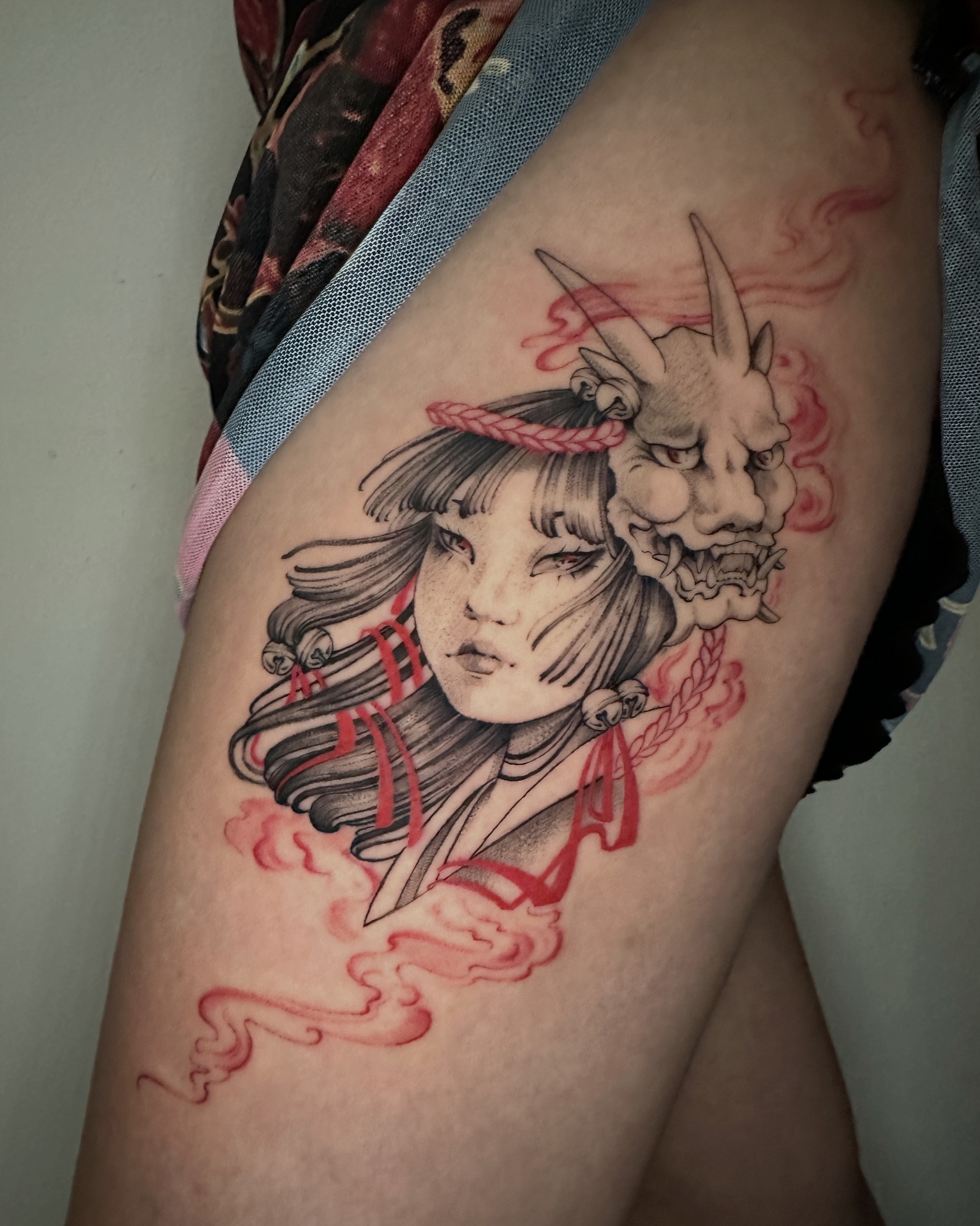Red smoke, soft shading, and a face that feels alive. ❤️🔥🖤
This piece blends delicate graphite-style linework with bold Oni energy. A balance of beauty and danger. The red accents give everything a supernatural glow, like the character is stepping straight out of a myth. Loved building all those layered textures in the hair, mask, and smoke!
Done at @thelostoasistattoo ✨
And don’t forget! Our gift vouchers are ready in the shop! 🎁
With Xmas around the corner, gifting a tattoo session is chef’s kiss for someone who loves art on skin.
✨ Want ink like this? 👉 DM @ninkeartsy or email tattooninkeartsy@gmail.com
to book your spot! ✉️