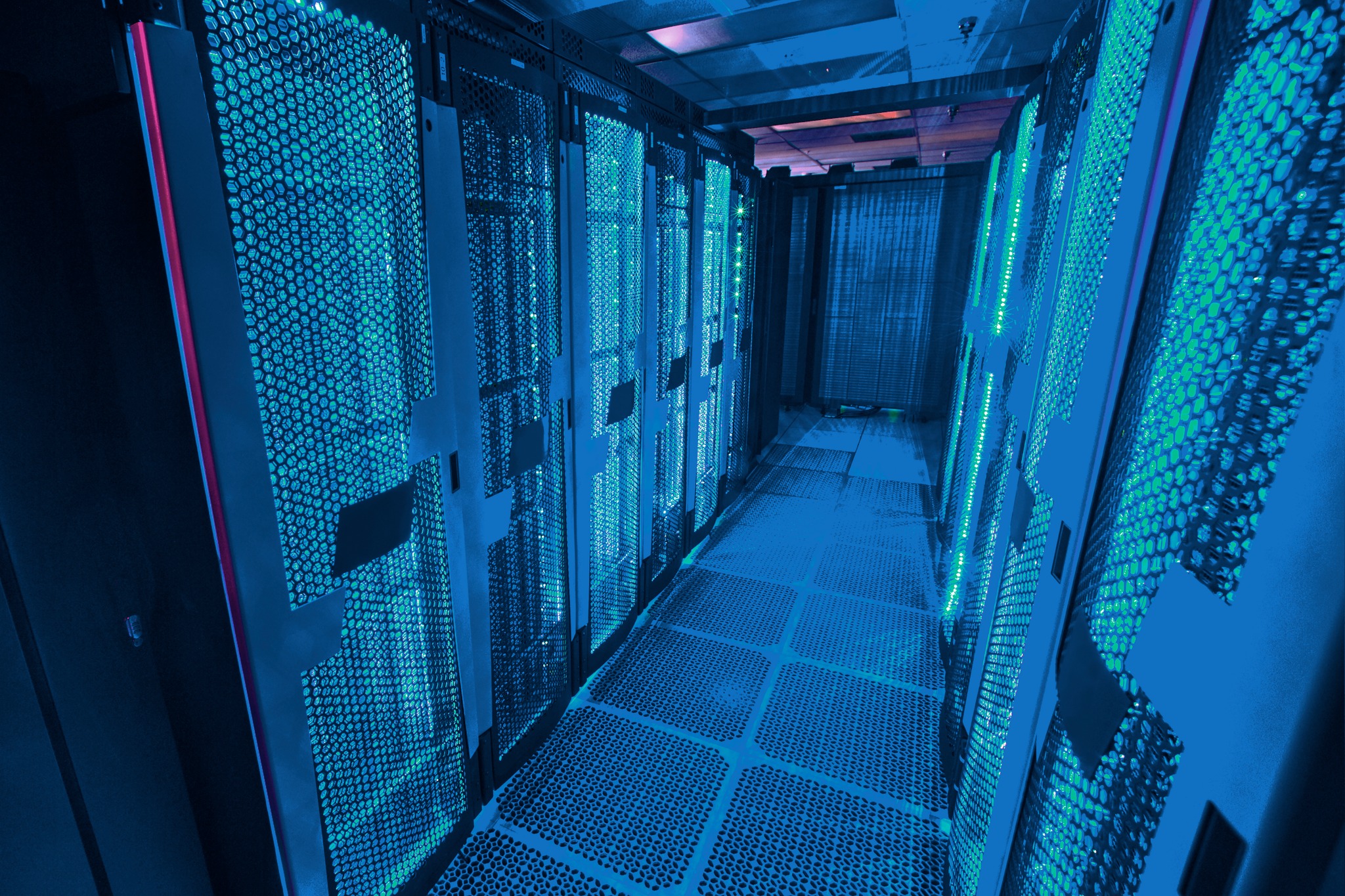 Na última sexta-feira, a CME Group enfrentou uma paralisação sem precedentes em suas operações, durando mais de 11 horas, causada por superaquecimento em seu data center. Isso enfatiza a necessidade urgente de uma infraestrutura de refrigeração eficiente. Leia mais sobre os impactos dessa situação: https://wix.to/5vP5Mbo #datacenters #cmegroup #inovacao