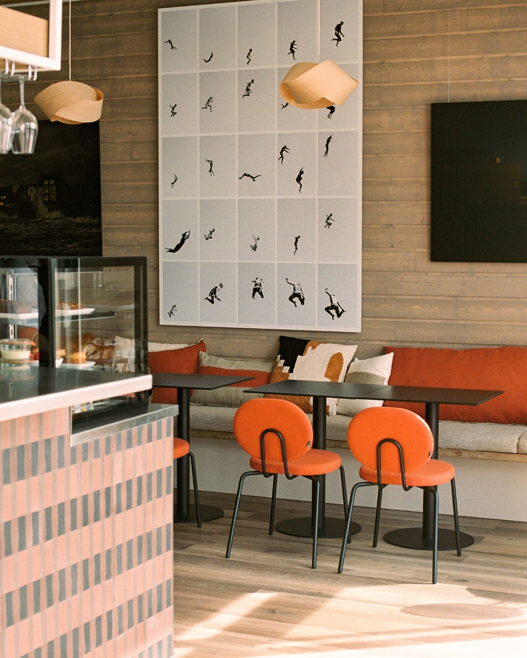 🎄 Tic tac… ça y est, on y est !
Les dernières courses, les petits plats dans les grands,
les cadeaux, les balades, le flânage…
La magie de Noël s’installe doucement ✨
Et pour une pause au chaud au milieu de tout ça,
on vous accueille avec plaisir 💙
-
Entre Nous
35 rue de la marine
29730 Le Guilvinec
+33 (0)2 98 92 73 56
Ouvert du jeudi au lundi 🌈
#entrenous #guilvinec #entrenousguilvinec #restaurantguilvilnec #dejeuner #diner #goûter #boireunverre #paysbigoudensud #bigoudenjoy