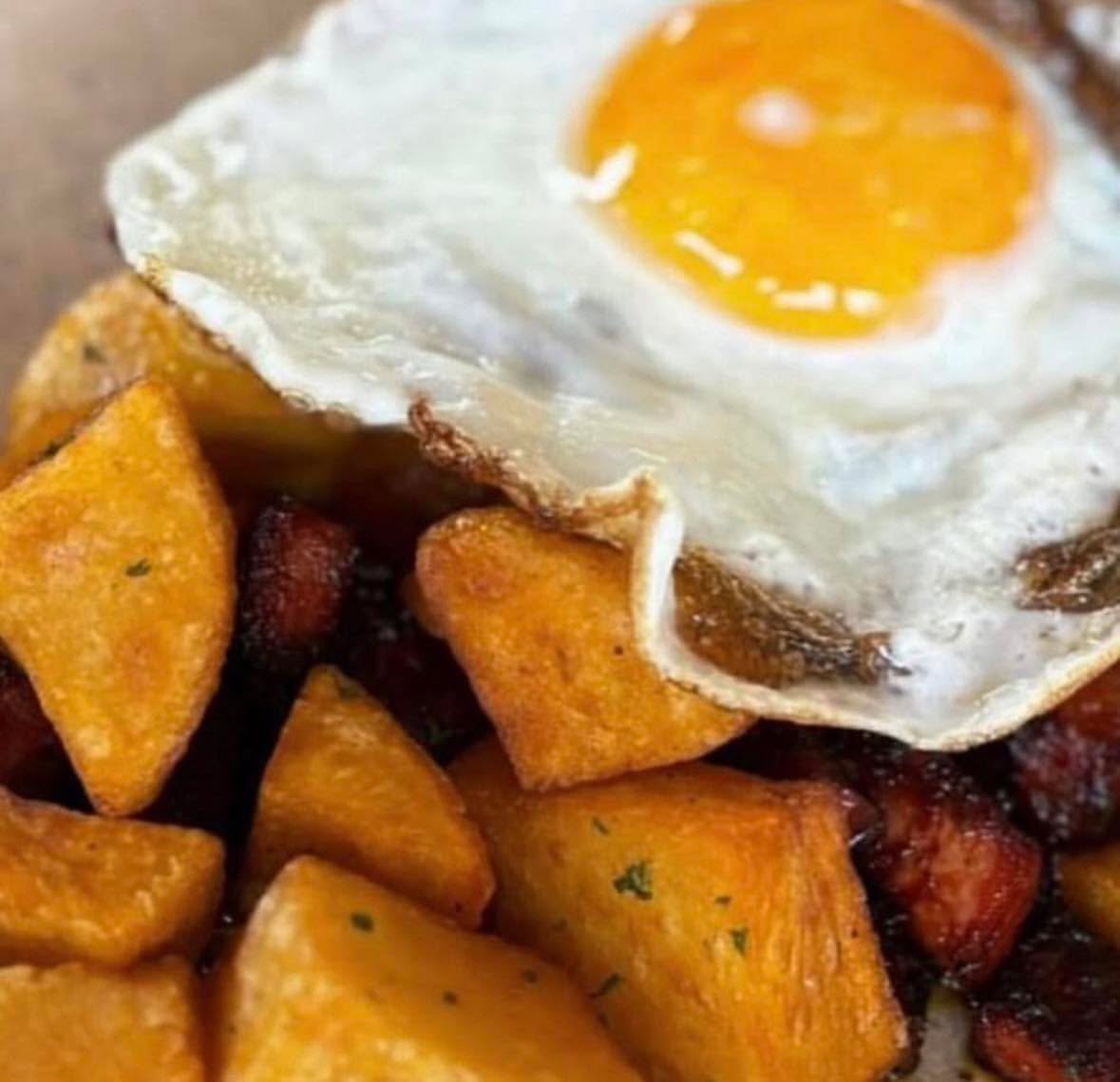 Back open this evening, serving the tastiest food in a truly cozy atmosphere ๐ธโจ