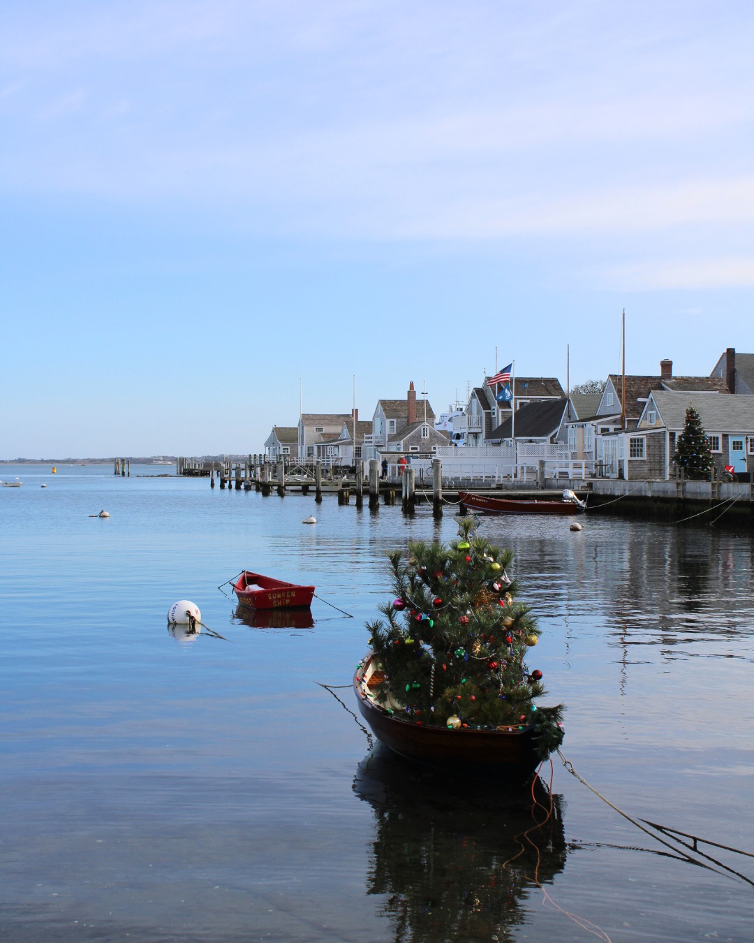 Nantucket is just as beautiful in the winter as it is in the summer. Even though we much prefer days out on the water in tank tops and sunglasses, we can’t complain about the festive island magic 🎄✨
#nantucketholidays #nantucketbywater #nantucketisland #nantucket #nantuckettours #nantucketcharters #nantucketlife
