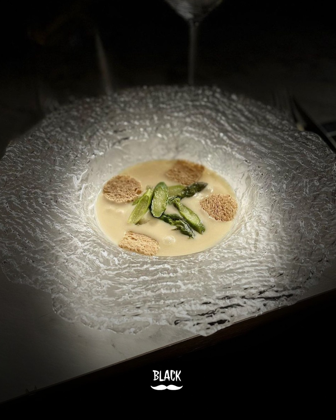 La stagione entra nel piatto.
Ingredienti freschi, trattati con semplicità e rispetto.
📍Black Cocktail • Wine & Restaurant – Via Matteo Pescatore 10 c, Torino
#BlackTorino #SaporiDiStagione #CucinaDiTerritorio #FineDiningTorino #TorinoFood