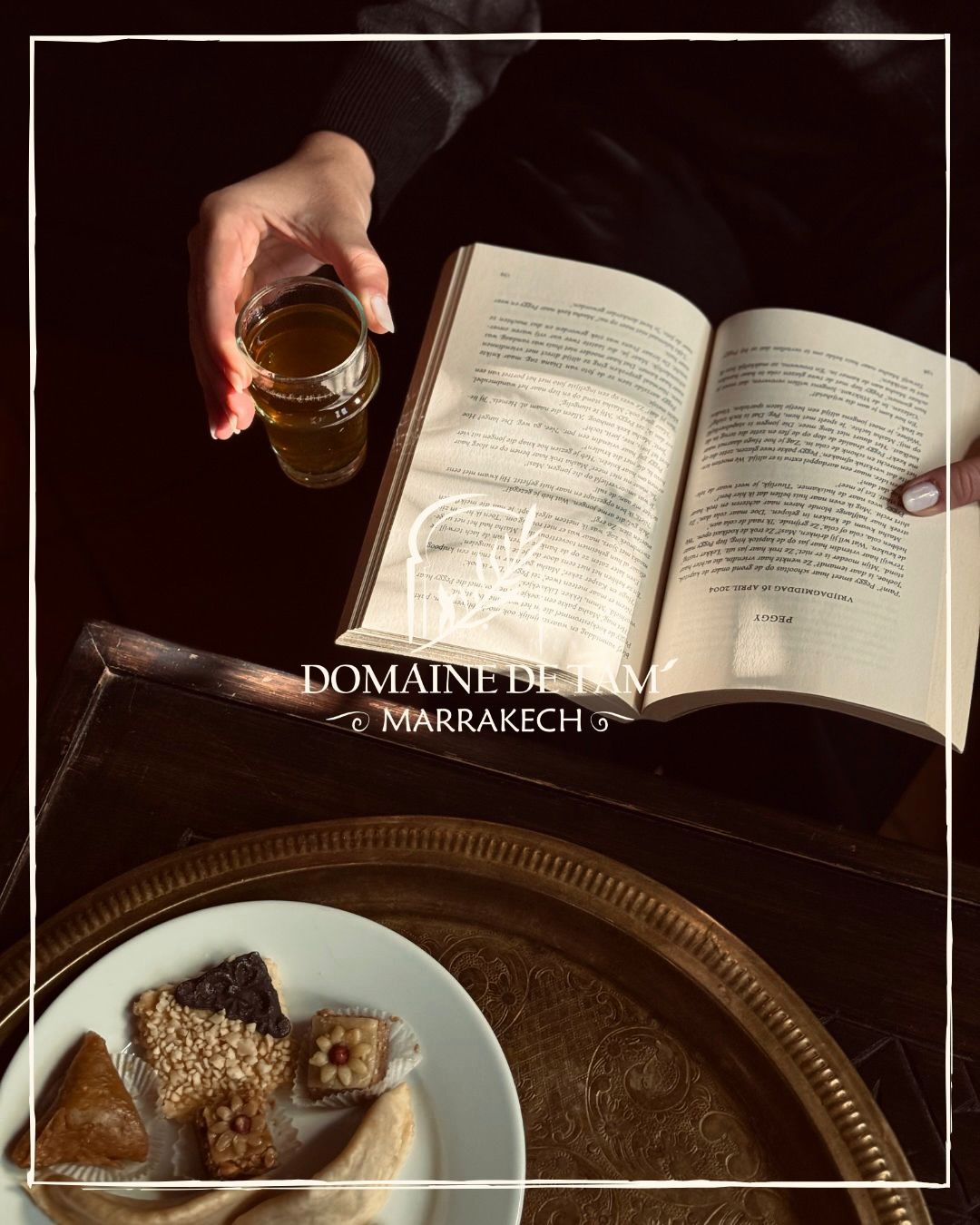 Un livre, un thé à la menthe, et si vous preniez enfin ce moment pour vous. 🍃📖☕
#pausecafé #lecture #domainedetam #tameslohte #marrakech #morocco #hotelmarrakech #maisondhotes #holiday #relax