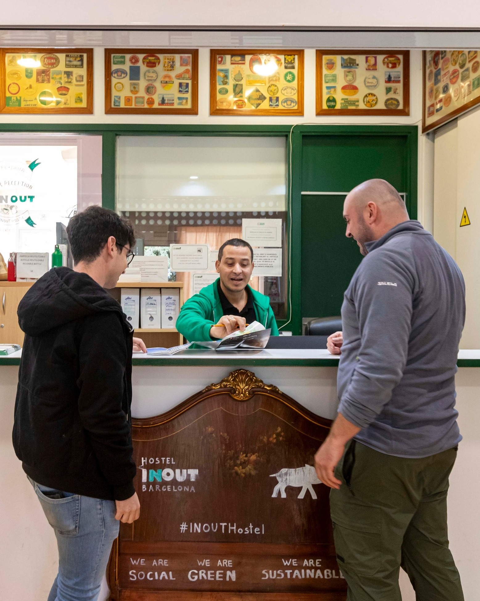 ✨ A INOUT, estar ben atès està assegurat… 😏💚
Aquí el que realment marca la diferència és el nostre equip, que t’ajuda amb qualsevol dubte o recomanació i et fa sentir com a casa des del minut zero.
Ja has vingut a INOUT alguna vegada? I si no… a què esperes?
***
✨ En INOUT, estar bien atendido está asegurado… 😏💚
Aquí, lo que realmente marca la diferencia es nuestro equipo, que te ayuda con cualquier duda o recomendación y te hace sentir como en casa desde el primer minuto.
¿Has venido a INOUT alguna vez? Y si no… ¿a qué esperas?
___
#InoutHostel #Barcelona