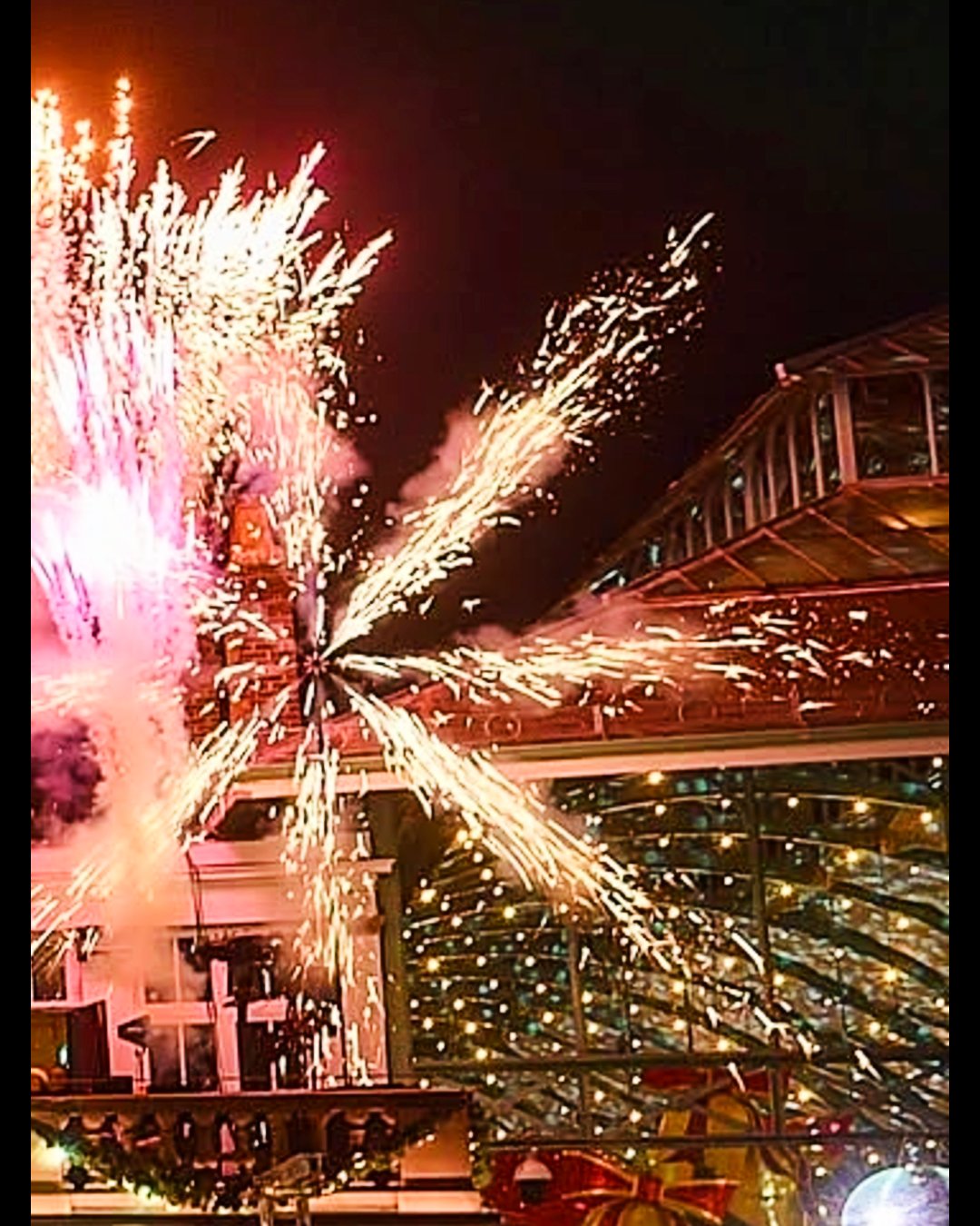 Just FX helped illuminate this year’s Covent Garden Christmas Lights Switch-On, adding pyrotechnics and Sparxtars to the countdown. Delighted to be part of such a magical evening to kick off the festive season!
#coventgardenchristmas #londonchristmas