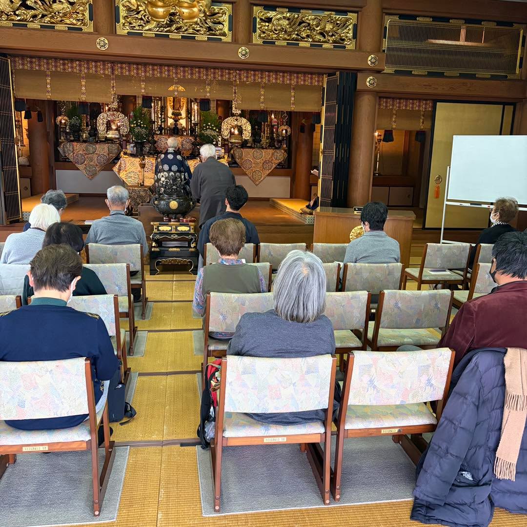 11/27、28
報恩講、秋季永代経を厳修いたしました
2025年、暖かい秋でした
投稿の本日、ようやく気温は冬模様ですね
どうぞ皆様、ご自愛ください