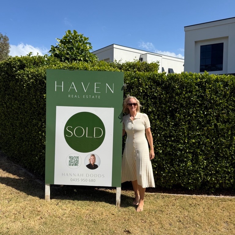 SOLD & SETTLED πΎπ₯
4/42-48 Sturgeon Street, Ormiston has now officially sold!
Congratulations to NN. And a huge thank you, KR & AR, for trusting us with selling your home π«Ά
If you are considering selling, please call me on 0435 950 680 to discuss how to get the best possible result in the Bayside market.β
#ormiston #greatclients #hannahdodds #havenrealestate #primelocation #ormistonrealestate #redlandrealestate #investmentproperty #hannahdoddsrealestate #FindYourHaven #Sold #property