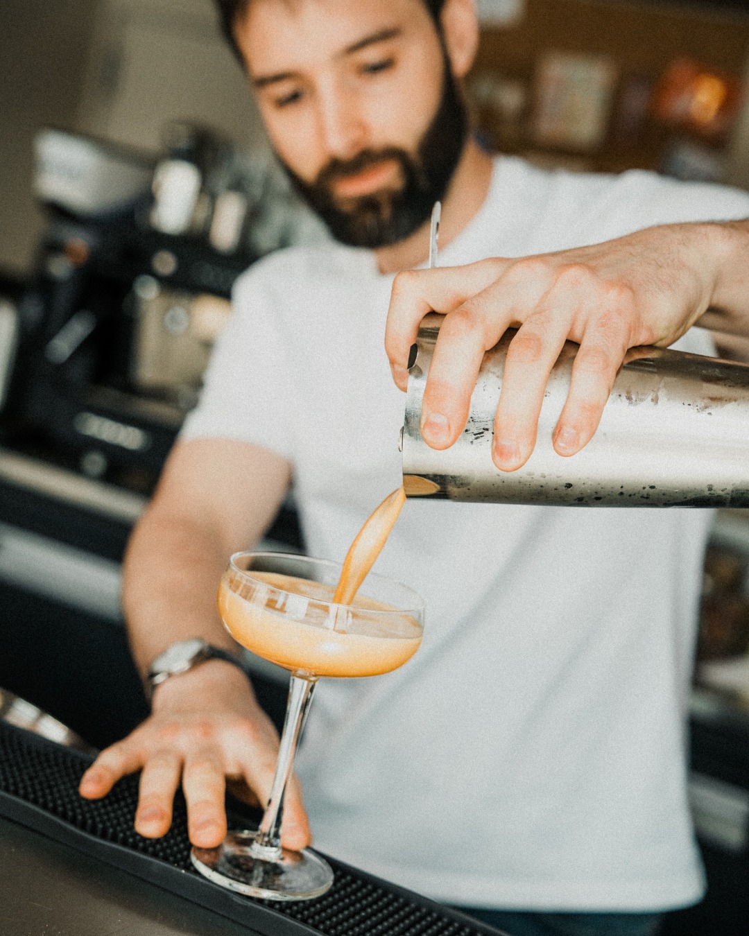 🍹 On se prépare pour la nouvelle année… et on teste nos cocktails !
Des créations fraîches, festives et pleines de surprises pour trinquer bientôt ensemble 🥂✨
Vous en voulez un avant l’heure ? Passez nous voir ! 💙
-
Entre Nous
35 rue de la marine
29730 Le Guilvinec
+33 (0)2 98 92 73 56
Ouvert du jeudi au lundi 🌈
#entrenous #guilvinec #entrenousguilvinec #restaurantguilvilnec #dejeuner #diner #goûter #boireunverre #paysbigoudensud #bigoudenjoy
Credit photo : @marineburucoa