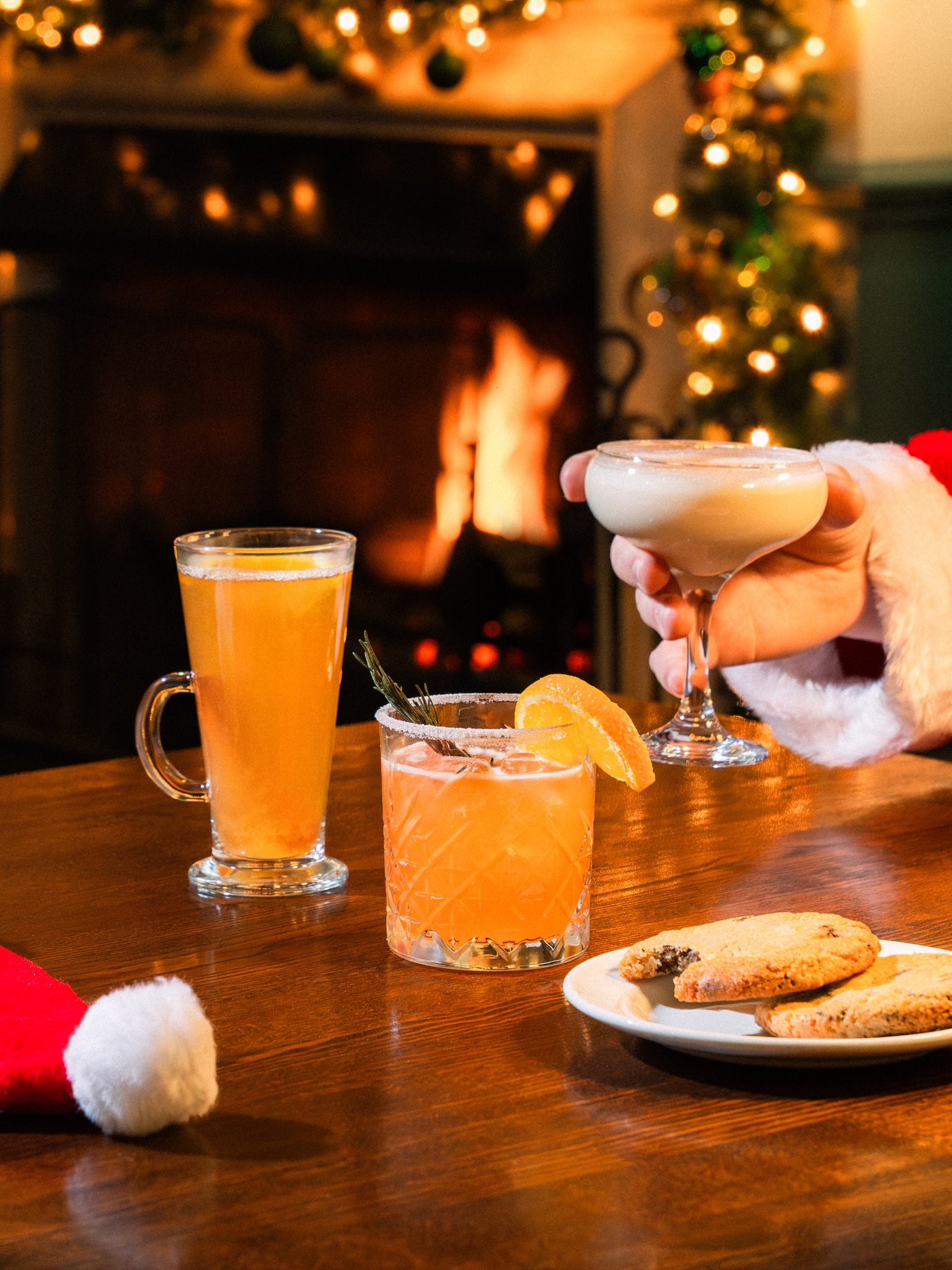 Sip your way through December with our festive specials 🍸☕️🎄
Cocktails - £8.50 each
🔥 Fireside Toddy
🍹 Christmas Punch
🍸 Baileys Martini
🍒 Black Forest Hot Chocolate - £4
Make it boozy +£2.50
It's always worth stopping off... 🎅