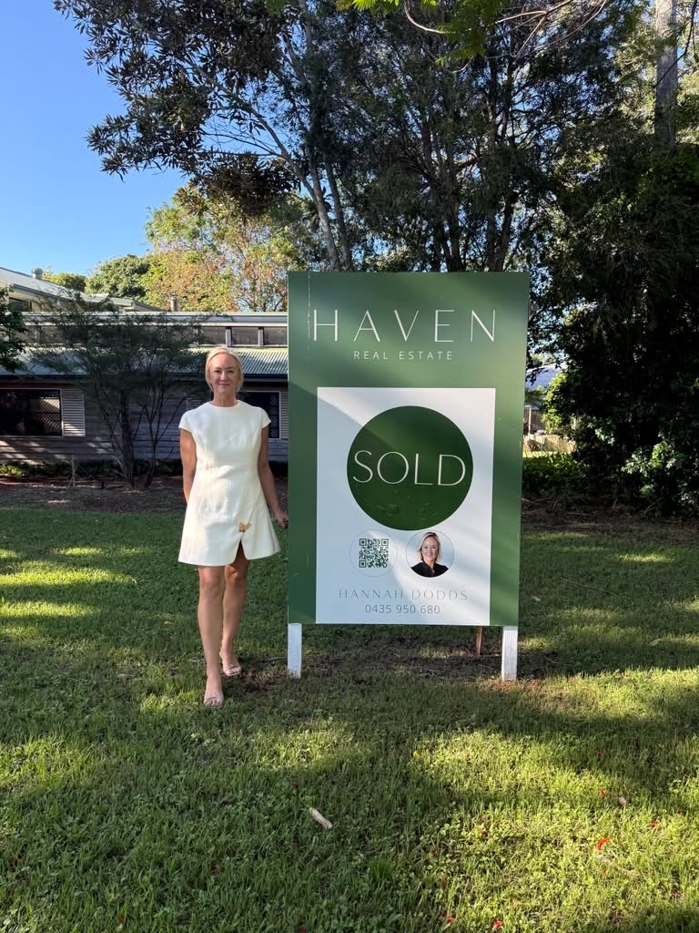 SOLD & SETTLED πΎπ₯
4 Eckersly Street, Ormiston has now officially sold!
Congratulations to the whole family for your excellent result, and thank you for trusting us with selling your beautiful home π«Ά
If you are considering selling, please call me on 0435 950 680 to discuss how to get the best possible result in the Bayside market.β
#greatclients #havenrealestate #primelocation #redlandsqld #ormistoncommunity #familyhome #realestate #sale #baysiderealestate