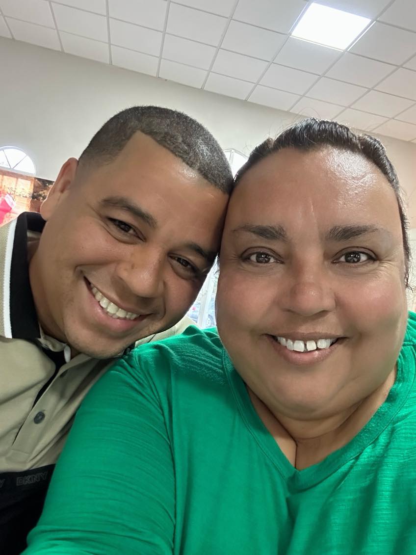 Hoy cumplimos 7 años de matrimonio y le damos gracias a Dios cada día por el día que Él nos unió. Happy Anniversary to us 🤗💃🏽 🕺🏾🫶🏽💜🎉🎊🎈