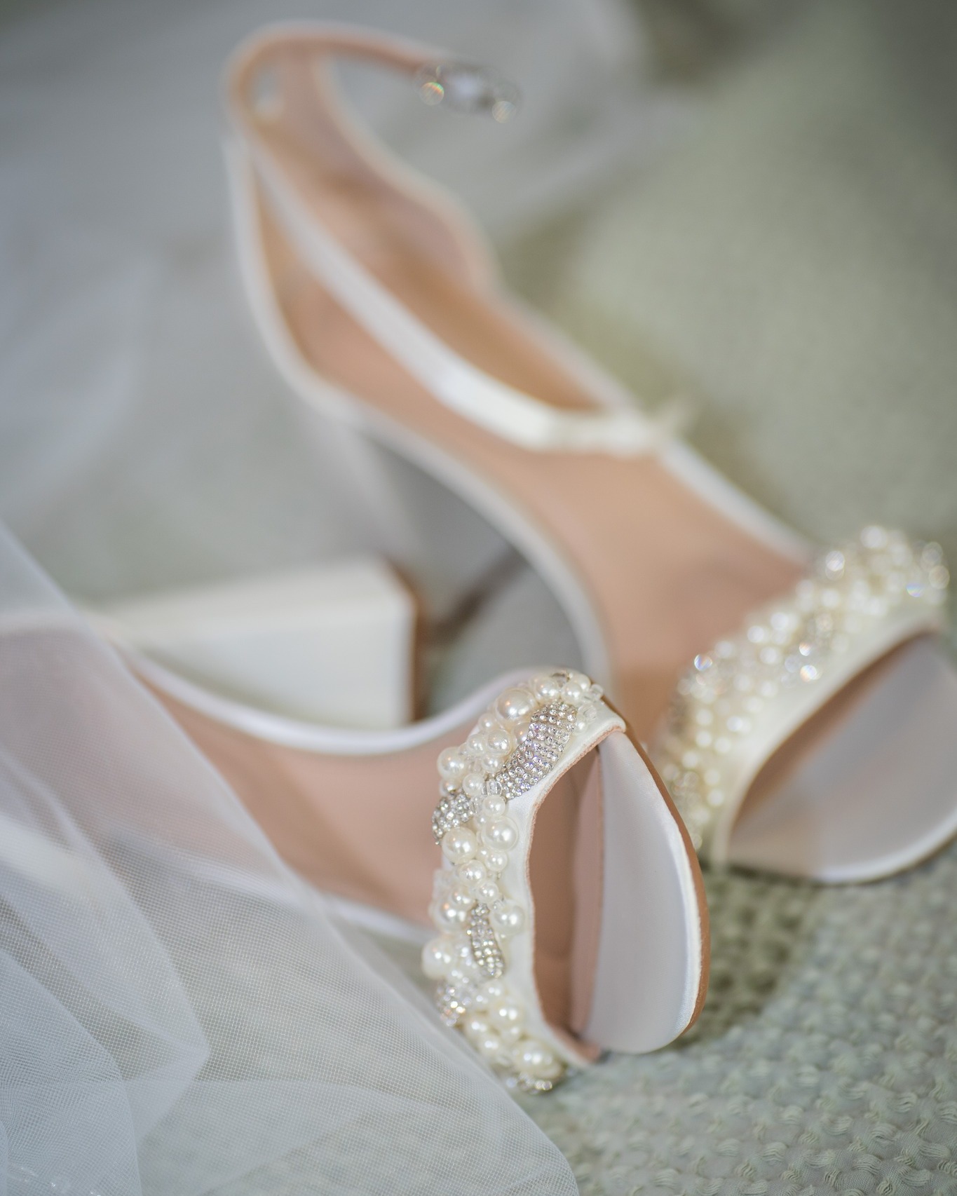 Special moments before "I do" #austinweddingphotographer #texasweddingphotographer #austinweddingvideographer