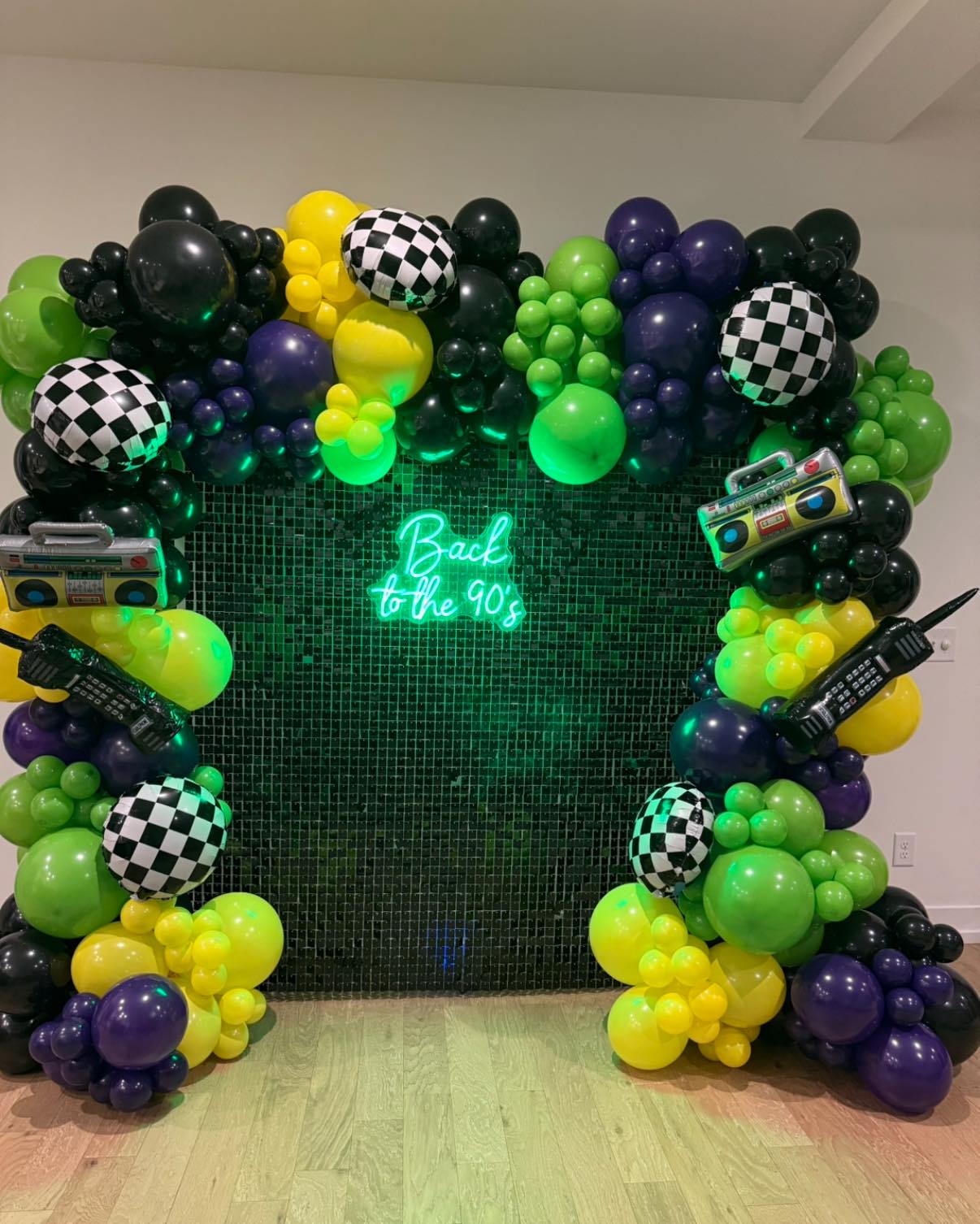 90s themed 40th birthday party
#BackToThe90s #CharlotteBalloons #90sHouseParty #40thBirthday #ForeverClassicEvents