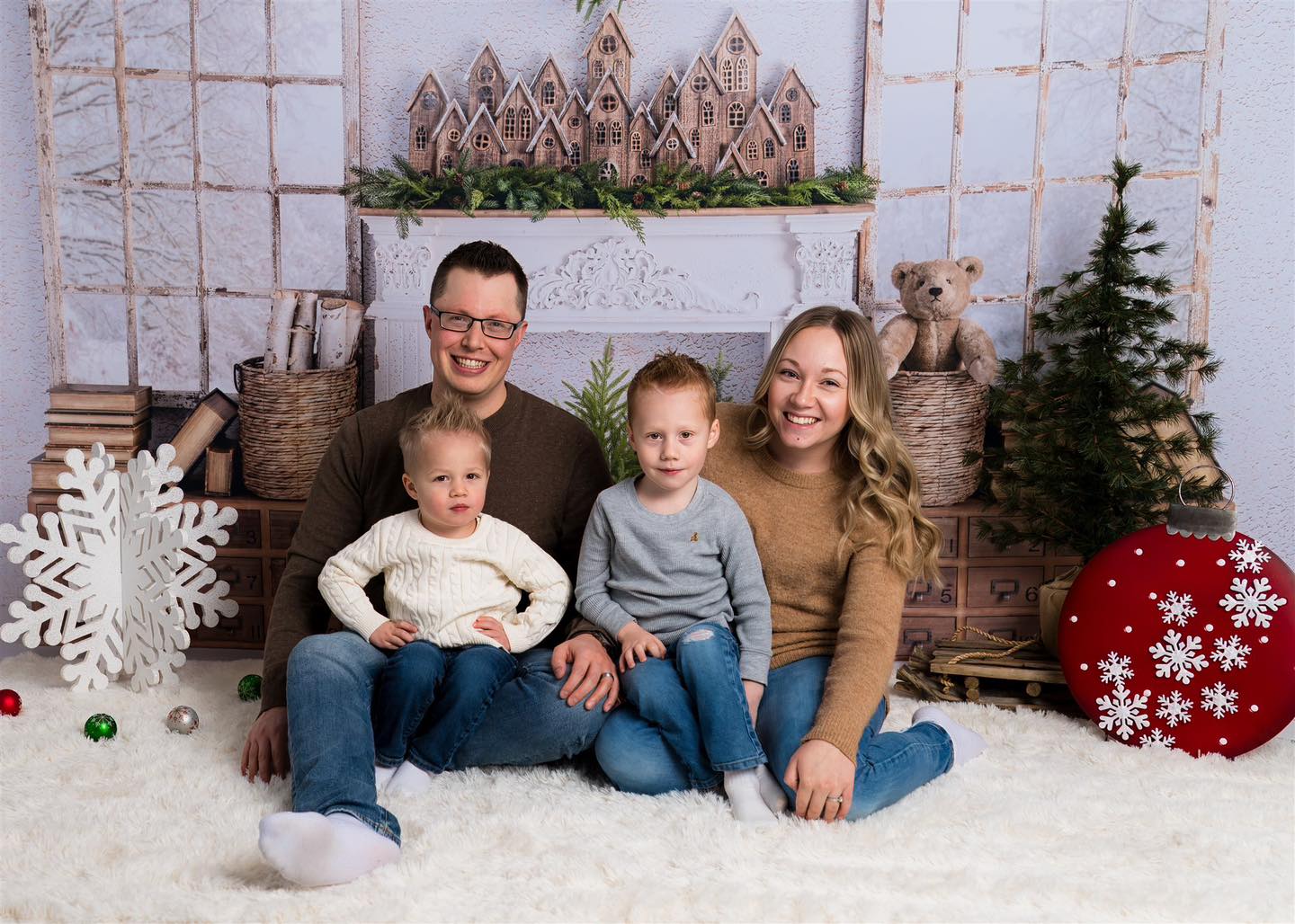 ✨ Christmas Mini Sessions are in full swing! ✨
I’ve had so much fun capturing cozy, joy-filled moments like this beautiful family ❄️🎄
If you missed the original dates, I can open up an additional day on December 13th for anyone still hoping to get Christmas photos done before the holidays!
Perfect for:
📸 Families
🎅 Kiddos
💌 Christmas cards
🎁 Grandparent gifts
…and anyone who loves festive magic ✨
Send me a message to claim a spot! ❤️
#ChristmasMinis #HolidayPhotos #YQLPhotographer #LethbridgePhotographer #CoaldalePhotographer #SouthernAlbertaPhotographer #FamilyPhotos #ChristmasSessions #HolidayMiniSessions #FestiveFamilyPhotos #Nobleford #YQLFamilies #Christmas2025 #AlbertaPhotographer #MiniSessionMagic