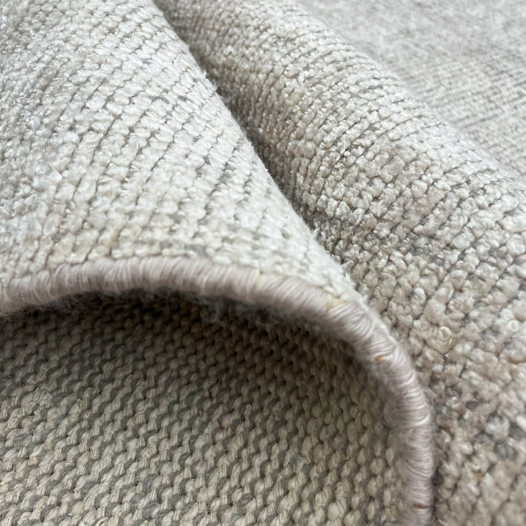 O tapete Bale combina tradição artesanal com um design moderno e sofisticado. Suas tramas cuidadosamente trabalhadas oferecem textura suave e durabilidade, enquanto o tom neutro proporciona versatilidade e elegância para qualquer ambiente.
Consulte mais sobre o modelo visitando nossas lojas.
📍Av Henrique Schaumann, 498 - Pinheiros | SP
São Paulo: (11) 93044-1854
Caxias do Sul: (54) 3027-1234
.
.
.
.
#kiantapetes #arqdecor #interiordesign #sofisticacao #personalidade #estilo #tapetesimportados #decoração #homedecor #homesweethome #designinterior #arqlovers #confort #casadecorada #TapeteLuma #DesignAconchegante #TapeteSilky