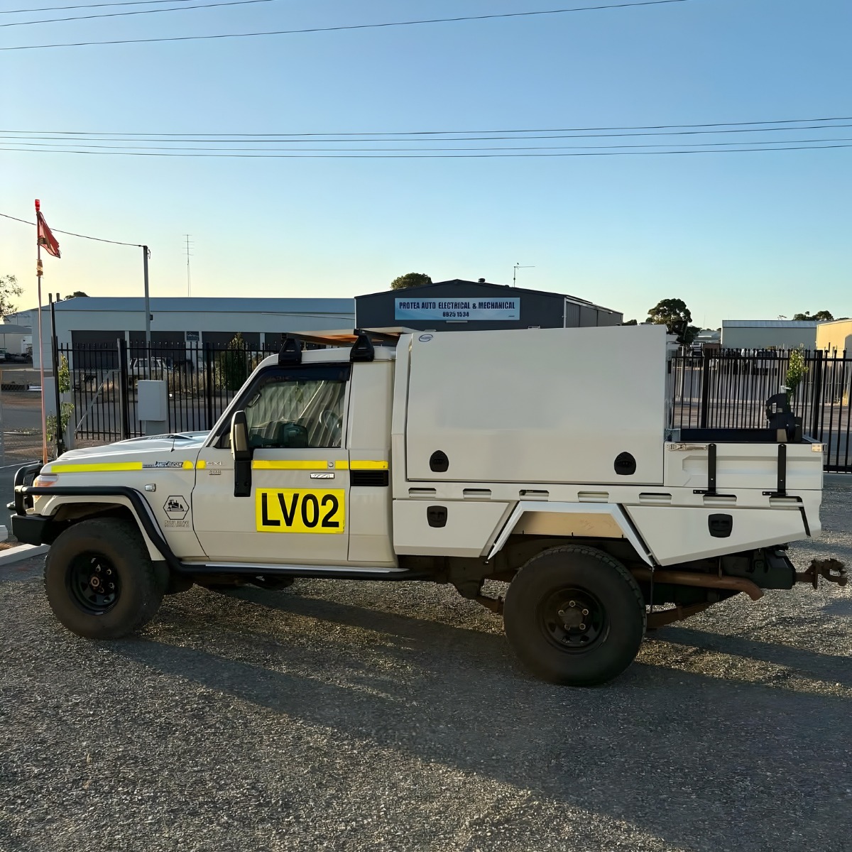 This 79 Series – looking the goods! 🙌
Custom aluminium tray and canopy built by @wdr_fab, all coated in the extremely durable Shingleback Powder Coating System – Toyota 058 colour. Hit the road with confidence and style, knowing you’re backed by powerful protection. 💪
For all your coating needs – 4WD trays, canopies, and accessories – contact our team!
📞 1800 744 645
📧 theteam@shinglebackcs.com.au
🌐 www.shinglebackcs.com.au
#79Series #ToyotaLandCruiser #4x4Life #OffRoadAdventures #CustomTray #CanopyBuild #PowderCoating #Durable #Coatings #CanopyCoating #ShinglebackCoatings #ShinglebackCoatingSystems #Arkote #WDRFabrication #DurableProtection #AdventureReady #Toyota058 #Custom4x4 #BuiltTough #PowderCoatingService #SurfaceTreatment #Adelaide #SouthAustralia