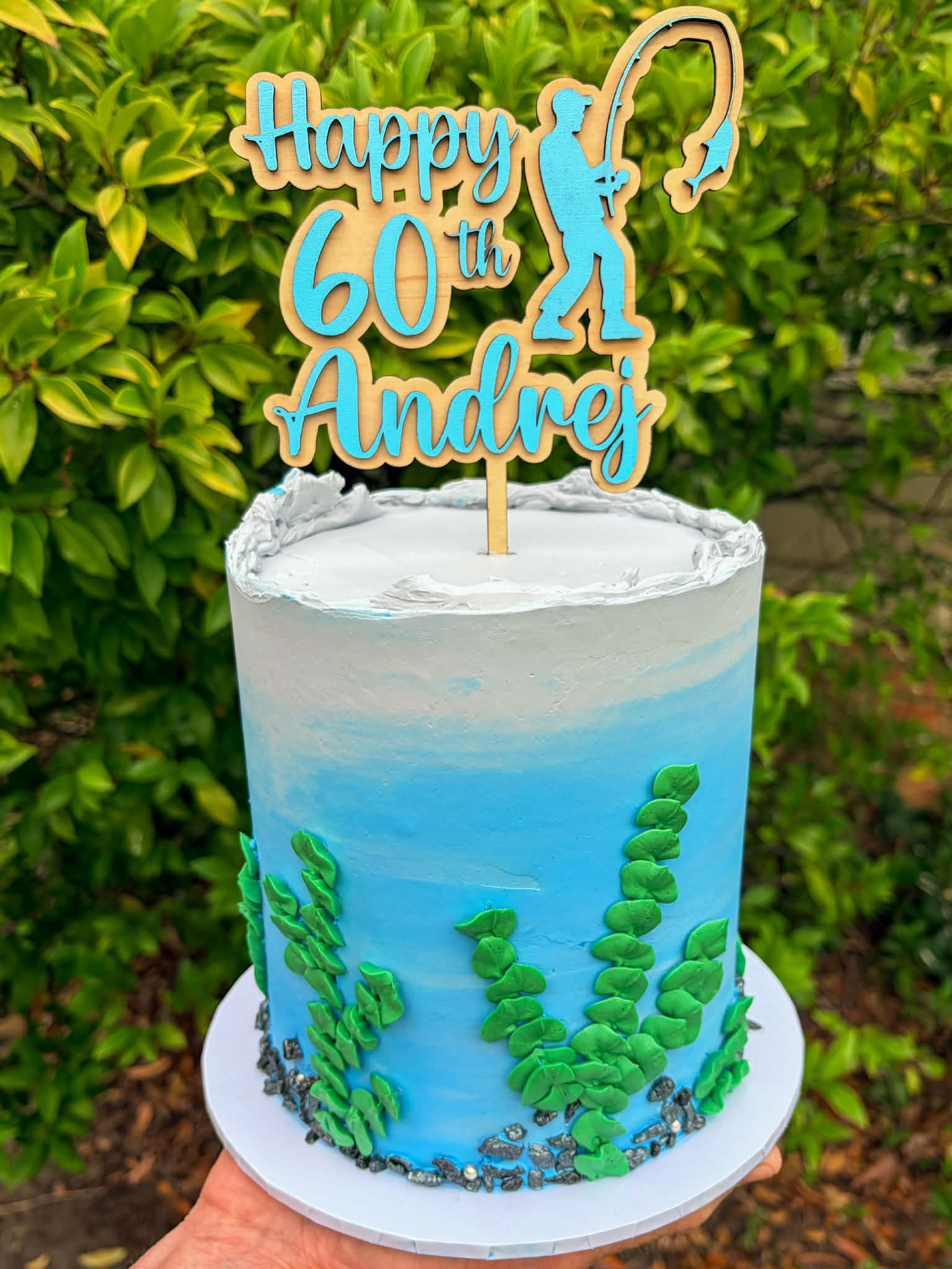 Reeling in a big milestone! ๐ฃ
Vanilla + orange curd with an ocean-inspired finish for Andrejโs 60th.
Loved adding the little underwater details on this one ๐
#birthday #cake #curd #caketopper #birthdaycake #60th #southcoastcakes