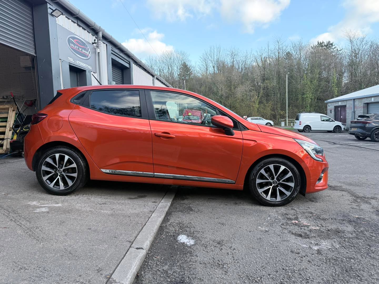 Another one through the doors โ this time a Renault Clio in a stunning vibrant orange ๐โจ
Really loving the colour on this one, it pops even more once itโs been given the full Valet N Shine treatment.
Fresh, clean and looking its best once again for the customer.
If you want your vehicle looking this sharp, get in touch โ bookings always recommended ๐
๐ Unit 2, Gelligron Industrial Estate, Tonyrefail, CF39 8ES
๐ 07392 677411
#ValetNShine #RenaultClio #OrangeClio #CarValeting #Tonyrefail #SouthWalesDetailing #CleanCarClub