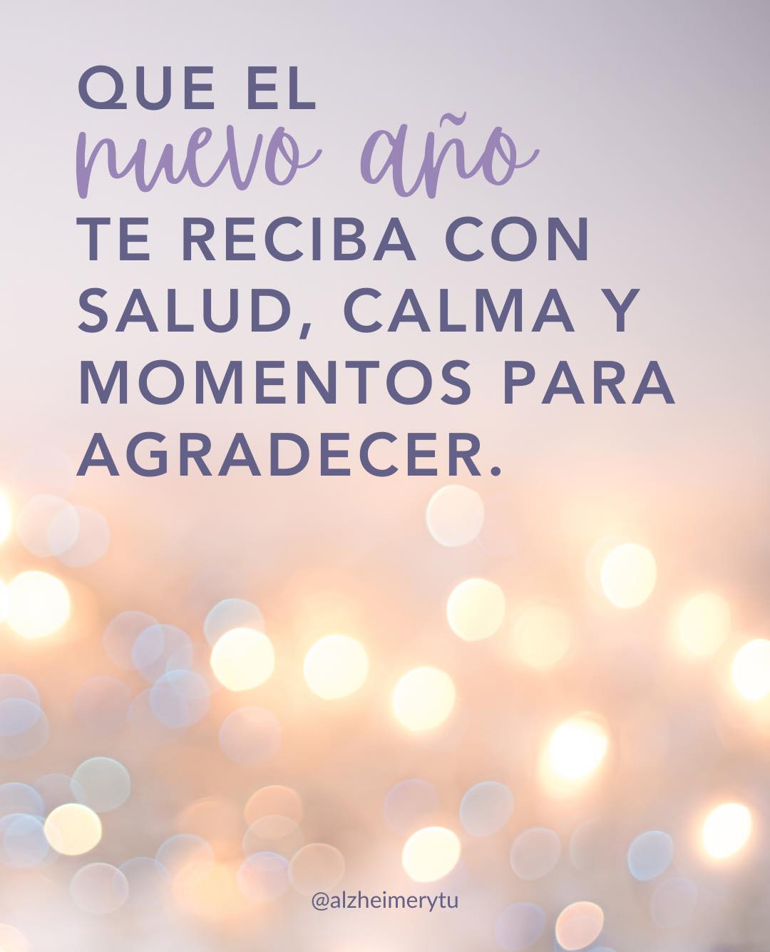 Hoy despedimos un año lleno de retos, aprendizajes y amor.
Si este fue un año difícil en tu rol como cuidador(a), queremos que recuerdes que:
✨ Lo hiciste lo mejor que pudiste.
✨ Tu entrega silenciosa también merece ser celebrada.
✨ Cuidar es una forma de amar que transforma el tiempo.
Gracias por seguir aquí y por confiar en esta comunidad. 💜 Que el nuevo año te reciba con salud, calma y momentos para agradecer.
Con empatía,
Alzheimer y Tú
#AlzheimerYTú