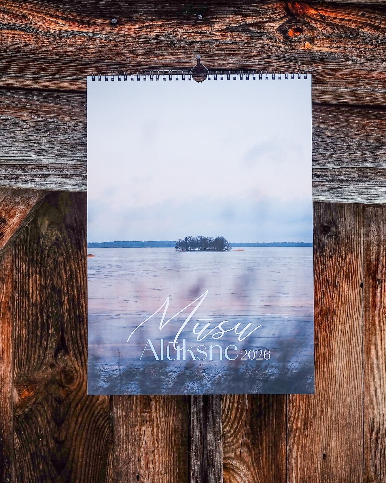 🩵 Alūksnes kalendārs 2026 🩵
Kalendāra foto autori ir alūksnieši paši un tie, kuriem Alūksne aizrauj elpu!
👉 IEGĀDĀJIES
*Tālavas ielā 5, Alūksnē, Impress Print ofisā
*T/C Mego telpās, pie "Pirāta kūpinājumiem"
*Vai pasūti attālināti un mēs nosūtīsim ar pakomātu 🔸
👉Pieejami A3, A4 un galda kalendāri ar 12 dažādām bildēm.
+371 29215155 / info@impress.lv
@visitaluksne Visit Aluksne @pirata_kupinajumi Pirāta kūpinājumi
#dāvana #davana #dizains #kalendars #dāvanas #impressdruka #alūksne #aluksne #aluksnesnovads #atstājiespaiduarimpress #alūksnē #kalendārs