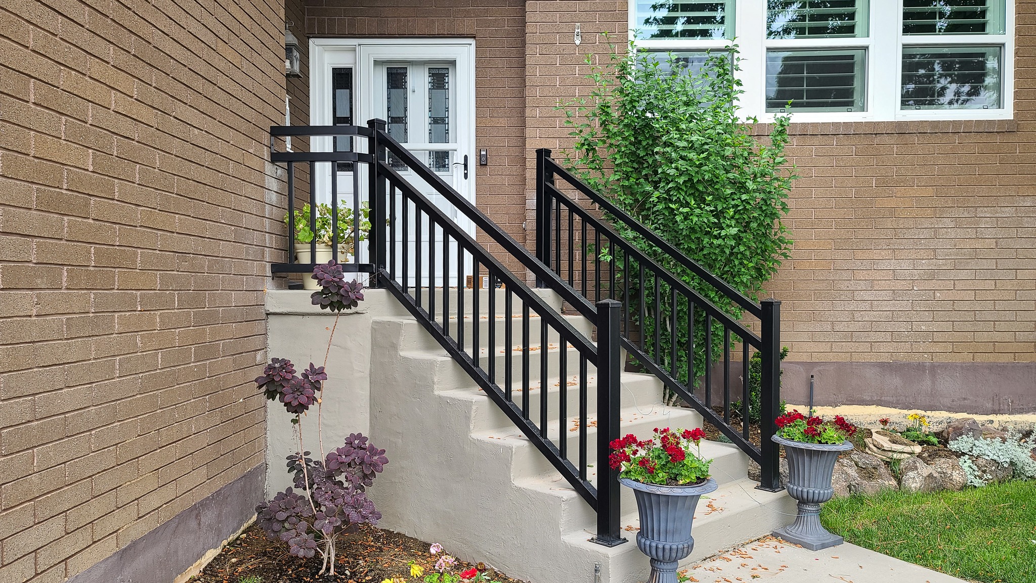 Home improvements that actually feel worth it. This one totally does!!
#railing #handrail #metaldesign #fabrication #smallbusiness #architecture #utahdesigner #utahhomes #utahcustomhomes #metalfabrication #welding #metal #metalrailings #outdoorrailings #homerenovation #custom #customrailing #americaneaglewelding