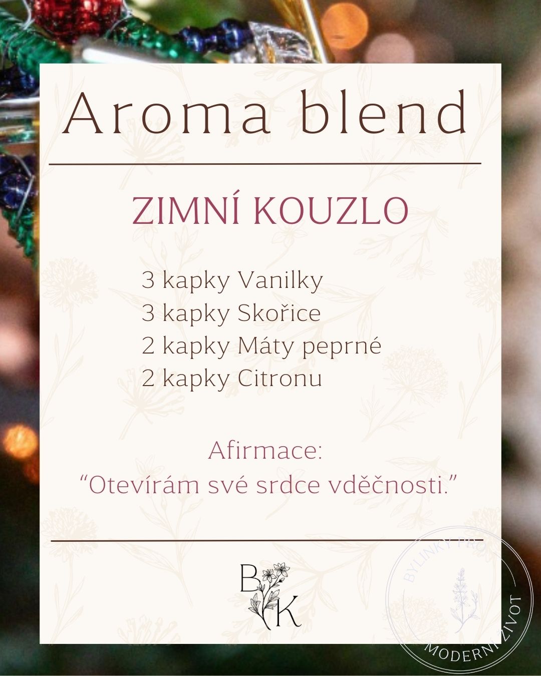 Vánoce u nás doma začínají vždy vůní.
Stačí pár kapek a celý prostor se promění — teplo, pohoda, světýlka… a ten pocit, že už je čas zpomalit.
Můj letošní oblíbenec?
Vánoční aroma blend, který v sobě nese vše, co mám na zimě ráda.
Hřejivou skořici, sladkou vanilku, svěží citron a malý dotek máty, která tomu dodá jiskru.
Je to taková malá voňavá připomínka, že kouzlo Vánoc nemusí být složité.
Někdy stačí jen nadechnout… 🎄✨
#BylinKatka #Vanoce #Aromaterapie #Vanilka #aromablend