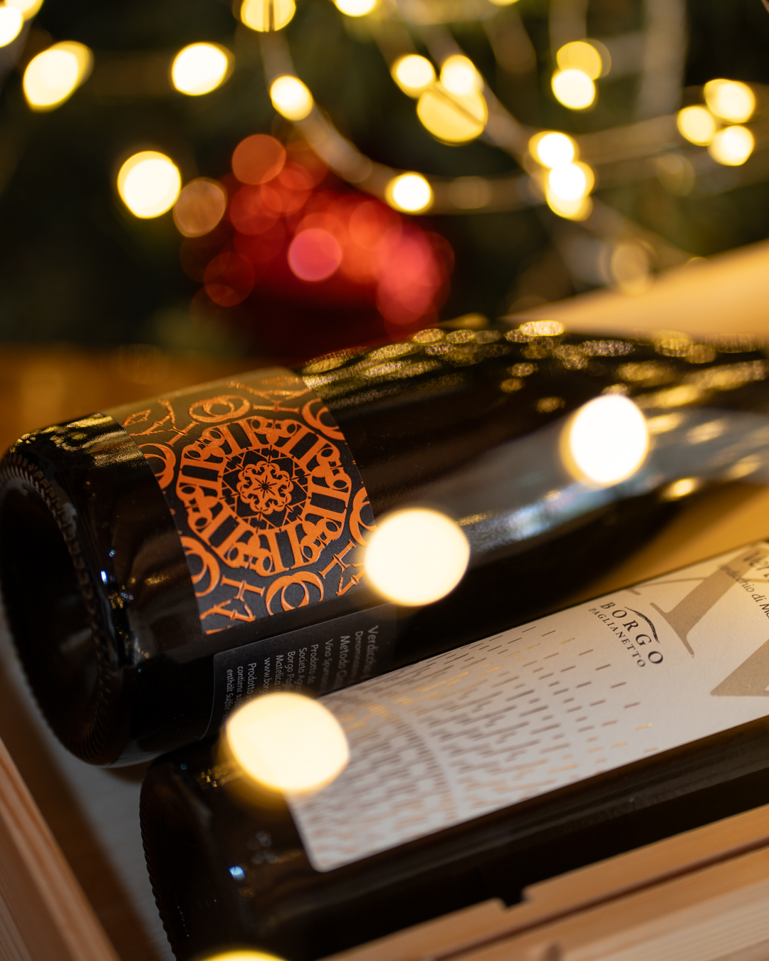 Rendi le tue feste davvero speciali con l’eleganza autentica delle bollicine di "Spumante" Verdicchio di Matelica DOC: fresco, sapido, gourmet, perfetto per accompagnare ogni piatto delle feste, dagli aperitivi ai grandi classici della tradizione.
E per i palati che cercano profondità ed emozione, lasciati avvolgere dal "Vertis" Verdicchio di Matelica DOC, un sorso lungo e strutturato capace di abbracciare con armonia i piatti più complessi, dal pesce alla carne.
Celebra il Natale con il carattere e la potenza dei vini Borgo Paglianetto: la scelta perfetta per brindare con stile, gusto e autenticità. ✨🍷
Make your holidays truly special with the authentic elegance of our Verdicchio di Matelica DOC sparkling wine: crisp, savory, and gourmet—perfect for every festive dish, from appetizers to traditional holiday favorites.
And for those who crave depth and structure, let yourself be captivated by Vertis Verdicchio di Matelica DOC, a long, refined sip designed to embrace even the most complex pairings, from seafood to meat.
Celebrate Christmas with the character and power of Borgo Paglianetto wines: the perfect choice for a stylish, flavorful, and unforgettable holiday toast. ✨🍷
#verdicchiodimatelica #borgopaglianetto #vinoitaliano #organic #madeinitaly #matelica #siamofivi #fivi #winelovers