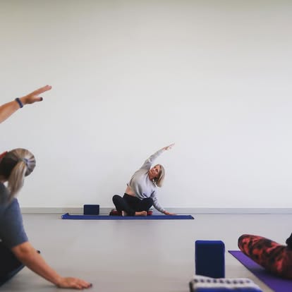 Holly’s Teaching Style
Flow?
Yes.
Alignment?
Absolutely.
Meditation?
Always.
A little fun challenge sprinkled in?
You bet.
Holly loves to pull from a variety of styles and teachers, creating classes that are well-rounded, thoughtful, and joyfully human.
#YogaWithHolly #OKCYogaTeachers #PlazaYoga #MoveAndBreathe #evolveinyoga #plazayogabodywork #MovementIsMedicine #YogaJourney #YogaInspiration #evolveinyoga #healyoursoul #comehometoyou #okcyoga #yogaokc #NervousSystemHealth #PlazaYogaCommunity #YogaChangesYou