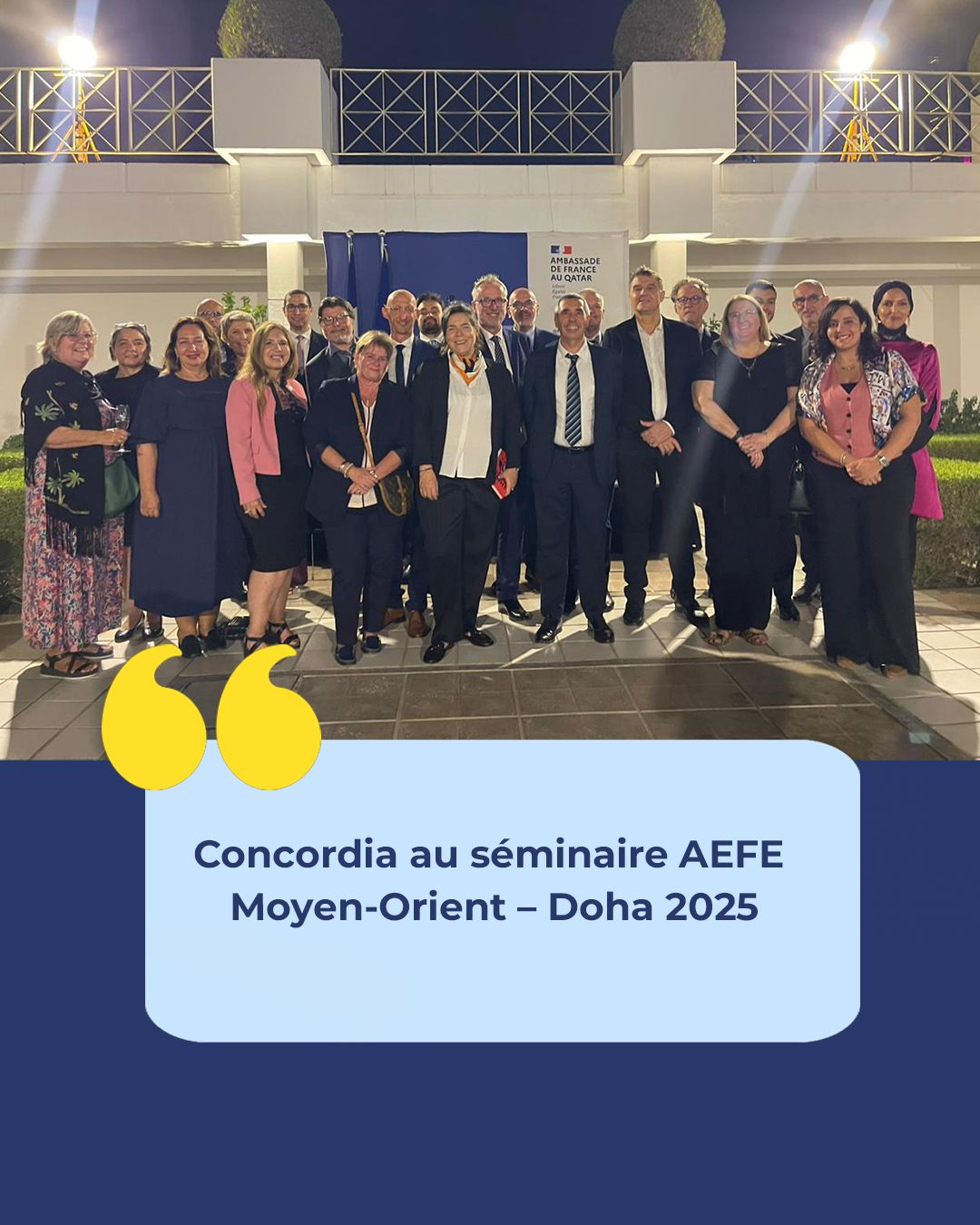 Les 18 et 19 novembre, notre établissement a été représenté lors du séminaire annuel des personnels d’encadrement de la zone Moyen-Orient organisé au Lycée Français Bonaparte de Doha.
Madame Cassisseya, proviseure adjointe, et Monsieur Adil Moulay, directeur pédagogique, ont eu l’honneur d’y assister aux côtés des équipes de direction des 41 établissements d’enseignement français de la zone.
En présence de la directrice générale de l’AEFE, Madame Claudia Scherer-Effosse, de l’ambassadeur de France au Qatar et de nombreux cadres du réseau, près de 100 participants ont travaillé autour des enjeux stratégiques communs : attractivité des établissements, pilotage pédagogique, climat scolaire, maîtrise de la langue, IA au service des pratiques, ainsi que les axes majeurs du projet de zone désormais opérationnalisés.
Ce séminaire a permis de nourrir notre réflexion collective et d’enrichir nos pratiques en cohérence avec la dynamique forte de la zone, portée notamment par les pays en plein développement que sont les Émirats arabes unis, l’Arabie saoudite et l’Égypte.
Nous adressons nos meilleurs vœux de réussite aux 33 593 élèves accueillis dans la zone cette année : dans le calme comme dans la tourmente, ils restent notre cap et notre boussole.
Un grand merci à l’ensemble des organisateurs et intervenants pour la qualité des échanges et l’excellence du programme.