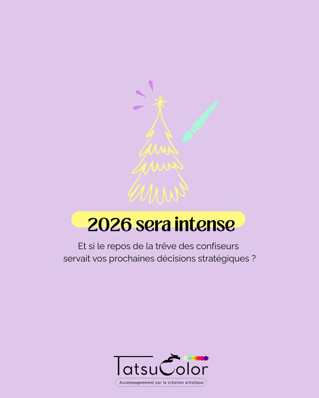 2026 sera intense.
Prenez ce temps pour vous alléger,
vous aligner,
vous préparer.
La trêve n’est pas l’arrêt, c’est la décantation.
Un temps où ce qui était confus se clarifie, où les tensions se relâchent, où l’imagination
se faufile là où le mental s’épuisait.
Et si le leadership de demain se construisait précisément dans ces interstices ?
La trêve, c’est aussi le droit de lâcher.
Lâcher un projet obsolète, un mode de management épuisant, une croyance limitante.
Faire de la place à l’inédit.
Les organisations meurent souvent d’avoir voulu continuer comme avant.
Le courage stratégique, c’est aussi renoncer.
L’entreprise est souvent en mode réaction.
La trêve force à basculer dans un mode régulation, digestion, intégration.
Le cerveau, le corps, les équipes ont besoin de ces cycles.
Sans régulation, pas de transformation.
Le repos sert le mouvement.
On imagine la trêve comme du vide.
Elle peut aussi être un geste, une couleur, une matière.
Un espace pour extérioriser ce qui n’a jamais trouvé sa place dans des tableaux Excel.
Créer, c’est déposer.
Et déposer, c’est se libérer pour mieux reprendre.
La trêve des confiseurs n’est pas un arrêt. C’est un temps d’intégration.
Un moment où ce qui était urgent ne l’est plus, où les priorités se réordonnent silencieusement.
Les leaders qui comprennent la valeur de cette décantation créent des
organisations plus résilientes, plus créatives, plus humaines.
La trêve n’est pas un luxe : c’est un levier stratégique.
Et elle passe par un geste simple : créer, déposer, transformer.
Prenez ce temps. Votre équipe le ressentira autant que vous.
Joyeuse trêve.
Tatsucolor – transformer les défis en capacité d’agir.