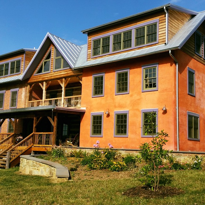 #featureproject @zigbonefarmretreat
Yes, you can renovate existing buildings...naturally!! This ensemble of buildings at Zigbone Retreat Center demonstrate how beautiful it can be.
Here's what we did:
🌱 insulate existing walls with natural insulation materials, including #strawbale
🌱 add #livingroofs to keep things cool from above
🌱 incorporate lots of #salvagematerials & #barnwood
🌱 natural #clayplaster inside
🌱 #limeplasters outside & lime-based #tadelakt in the showers
And...you can rent this space & experience it for yourself 🙃
#boom #yesyoucan #renovatenaturally #buildnaturally #naturalarchitecture #interiordeisgn #healthyhome #naturalhome #homestead